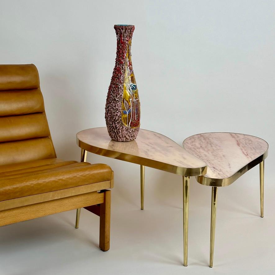 Late 20th Century Pair of Italian Brass w/ Beige & Pink Onyx Tops Coffee Tables 6
