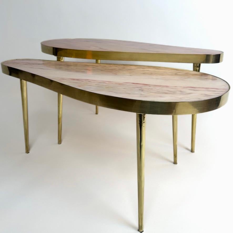Late 20th Century Pair of Italian Brass w/ Beige & Pink Onyx Tops Coffee Tables 1