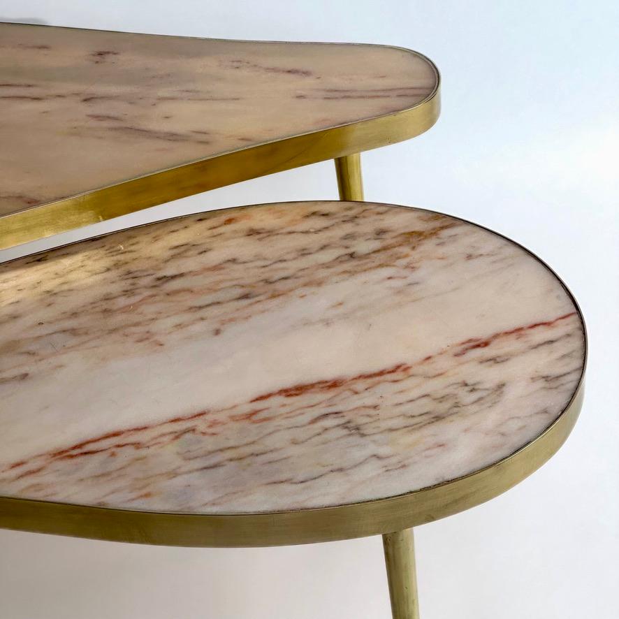 Late 20th Century Pair of Italian Brass w/ Beige & Pink Onyx Tops Coffee Tables 3