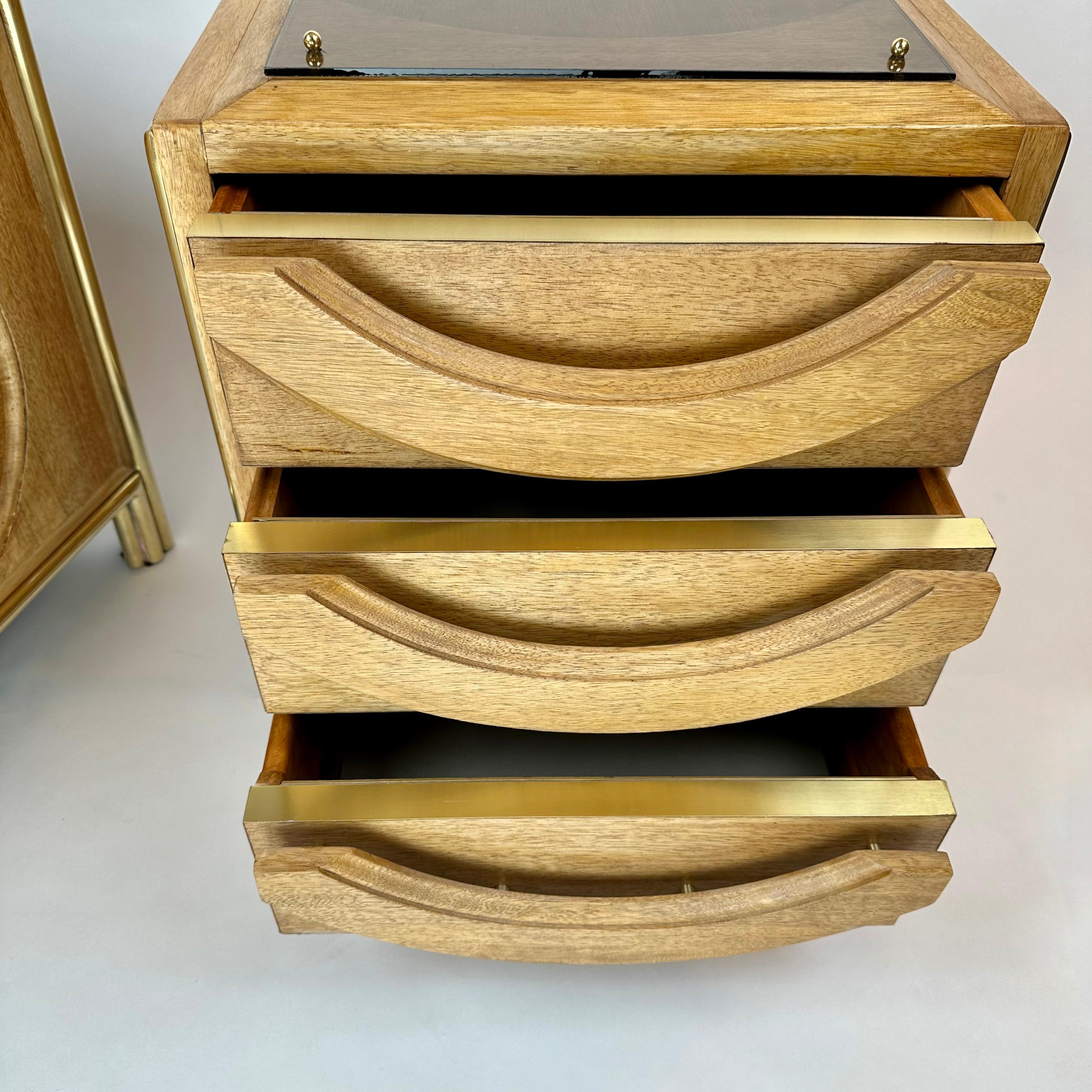 Late 20th Century Pair of Italian Wood, Brass & Light Brown Glass Night Stands For Sale 12