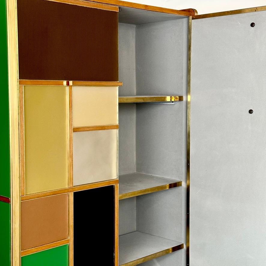 Late 20th Century Pair of Italian Wood, Brass, Mirror & Opaline Glass Cabinets In Good Condition For Sale In Firenze, Tuscany