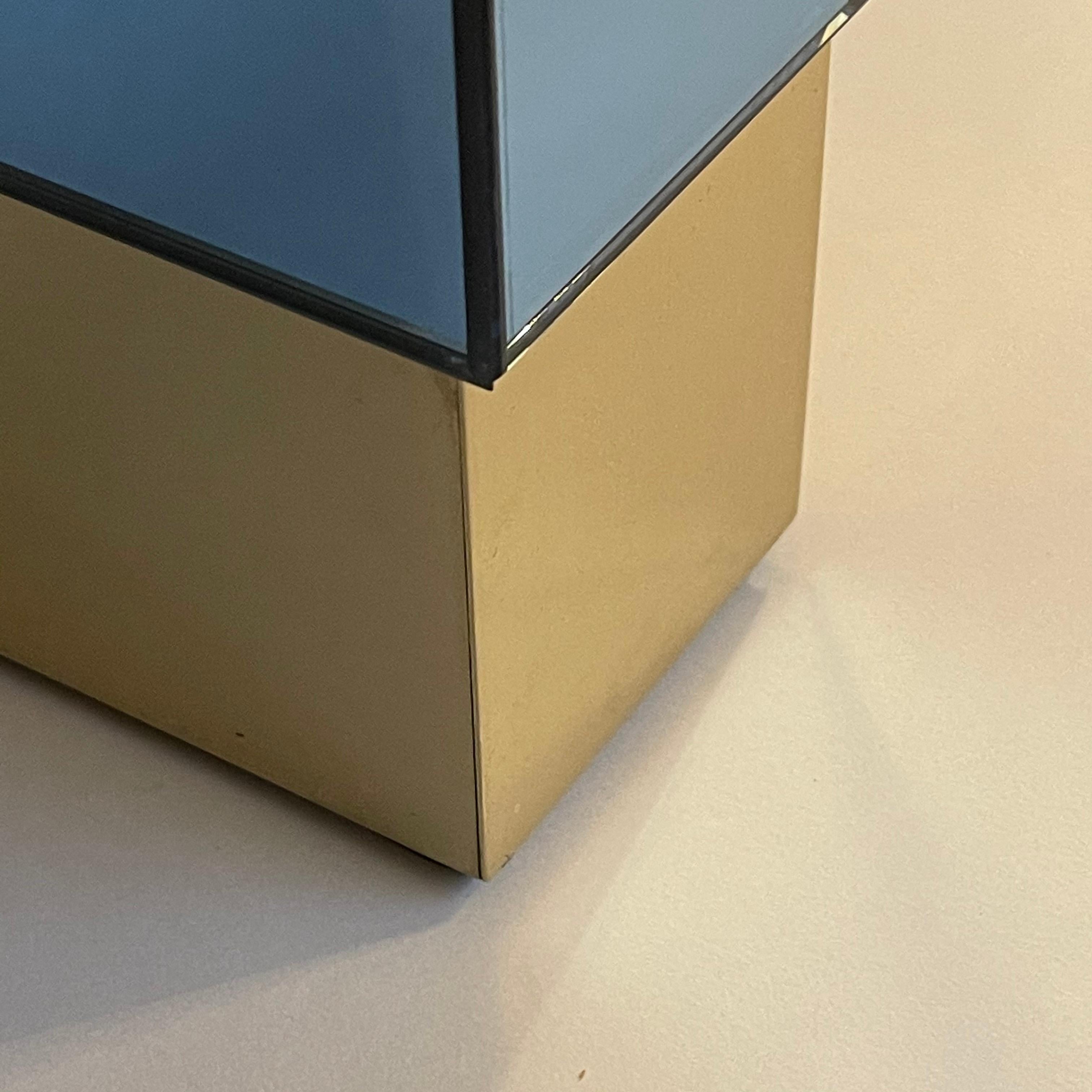 Paire de consoles en miroir bleu clair et vert de la fin du XXe siècle avec détails en laiton en vente 4