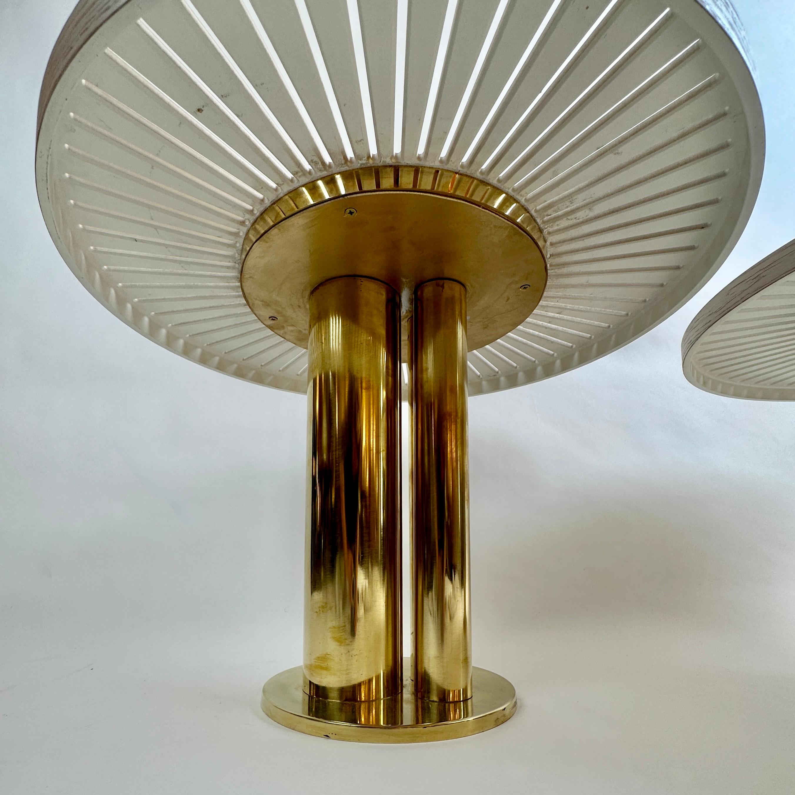 Late 20th Century Pair of Round Ash Wood w/ Opaline Glass & Brass Coffee Tables For Sale 1