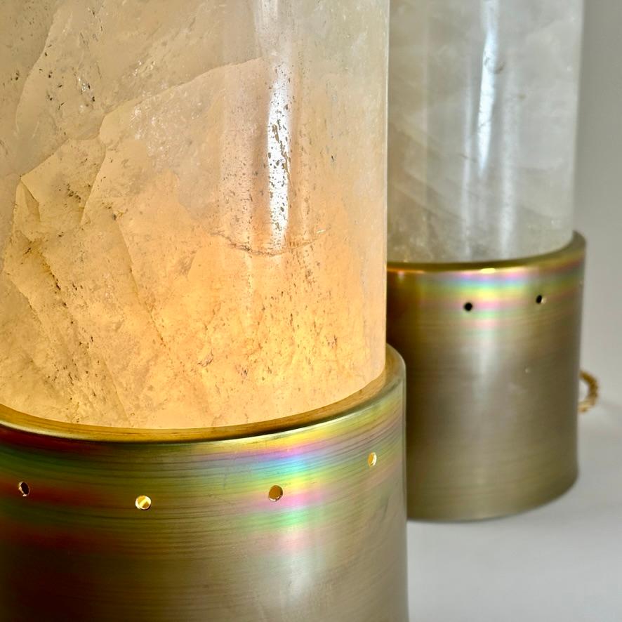 Italian Late 20th Century Pair of Round Brass & White Rock Crystal Stone Table Lamps For Sale