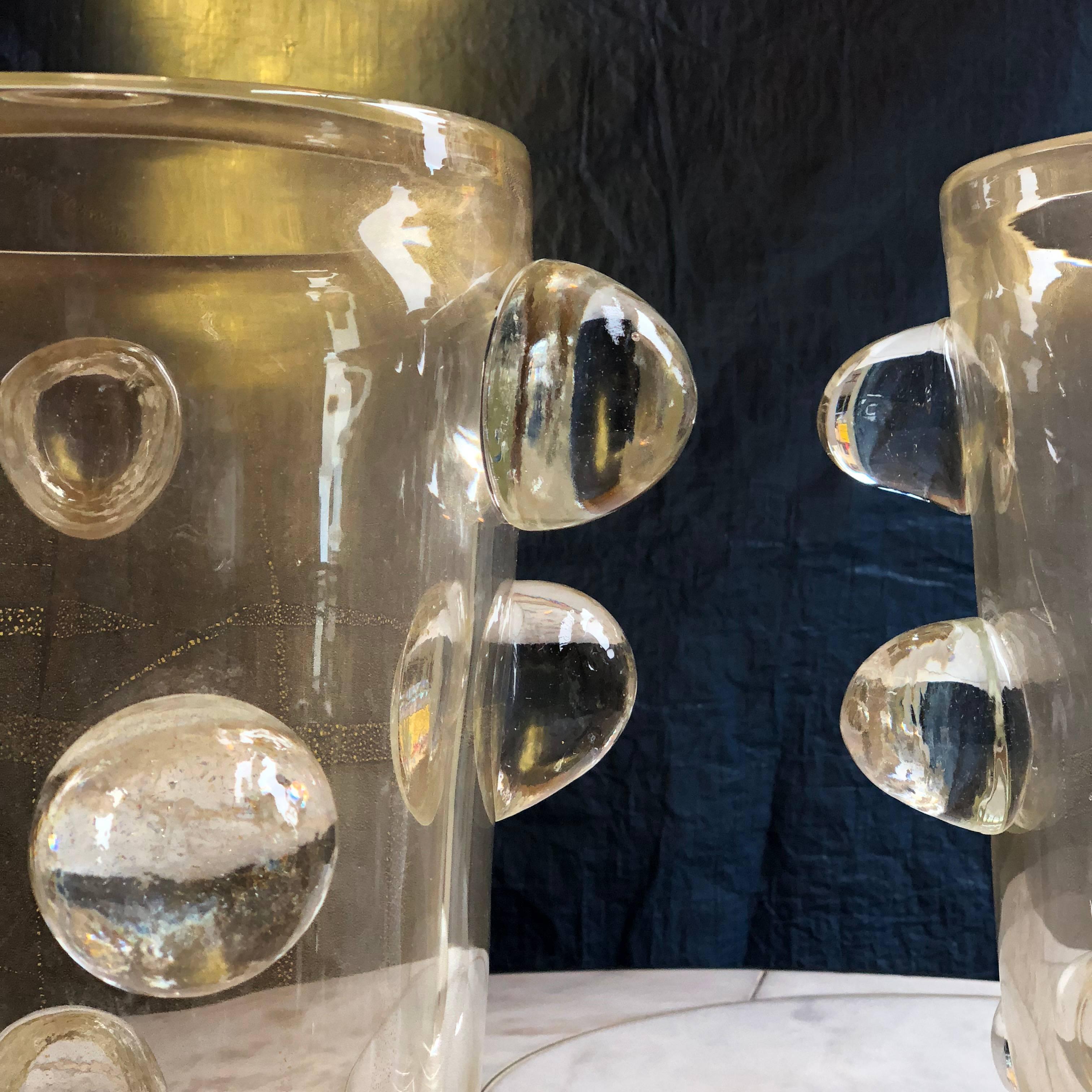Verre de Murano Paire de vases en verre de Murano transparents et dorés de la fin du XXe siècle par Costantini