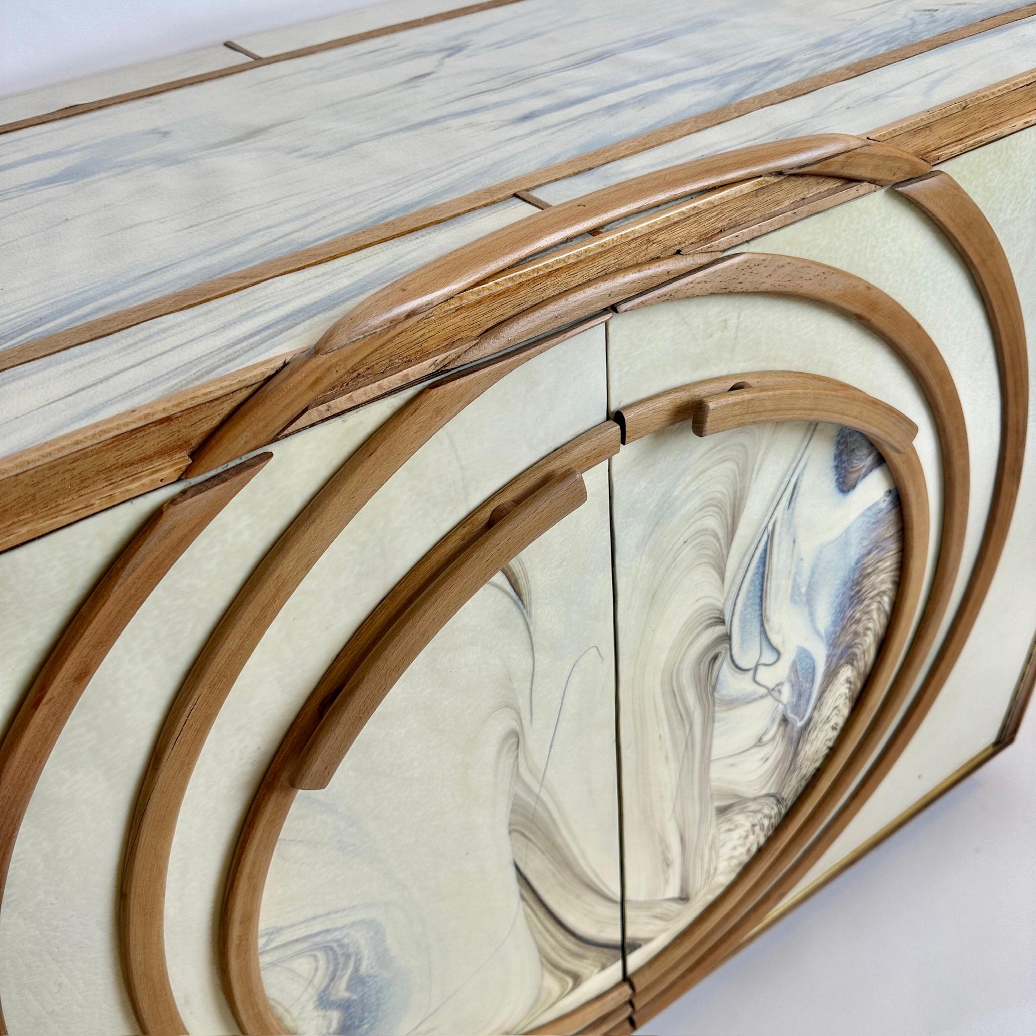Paar Schränke aus weißem Murano-Kunstglas des späten 20. Jahrhunderts, Holz mit Messingdetails (Moderne) im Angebot