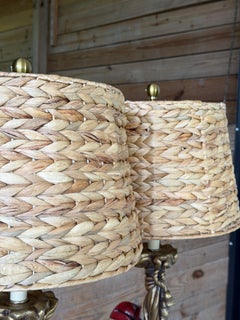 Coppia di lampade da tavolo con scimmie figurate di Wildwood Lamps e paralumi in seagrass della fine del XX secolo