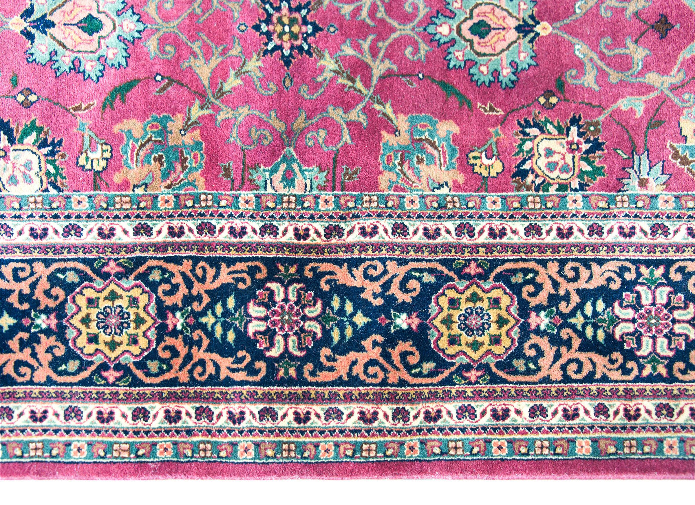 Late 20th Century Pakistani Tabriz Rug In Good Condition For Sale In Chicago, IL