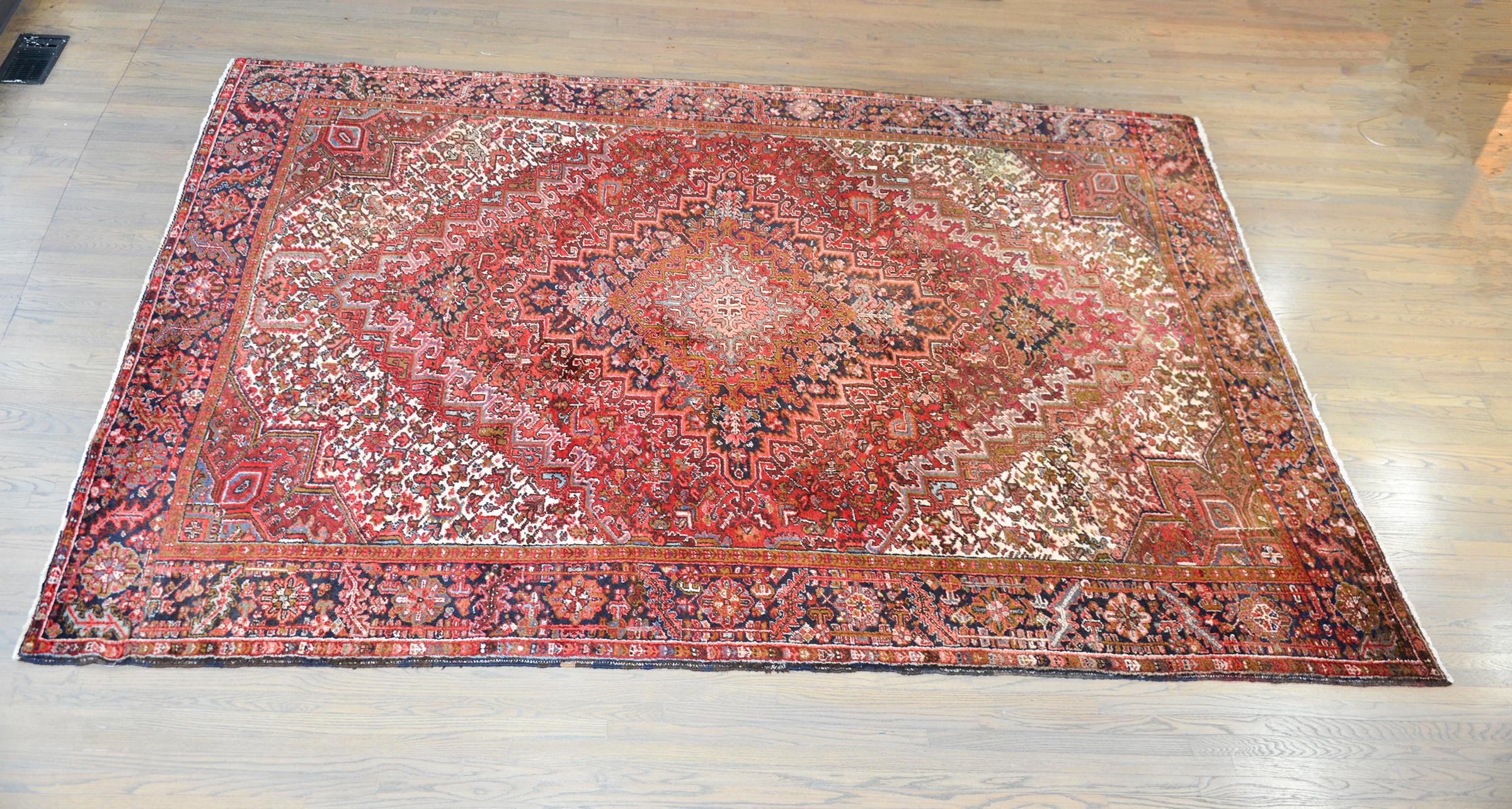 Late 20th Century Persian Heriz Rug For Sale 5