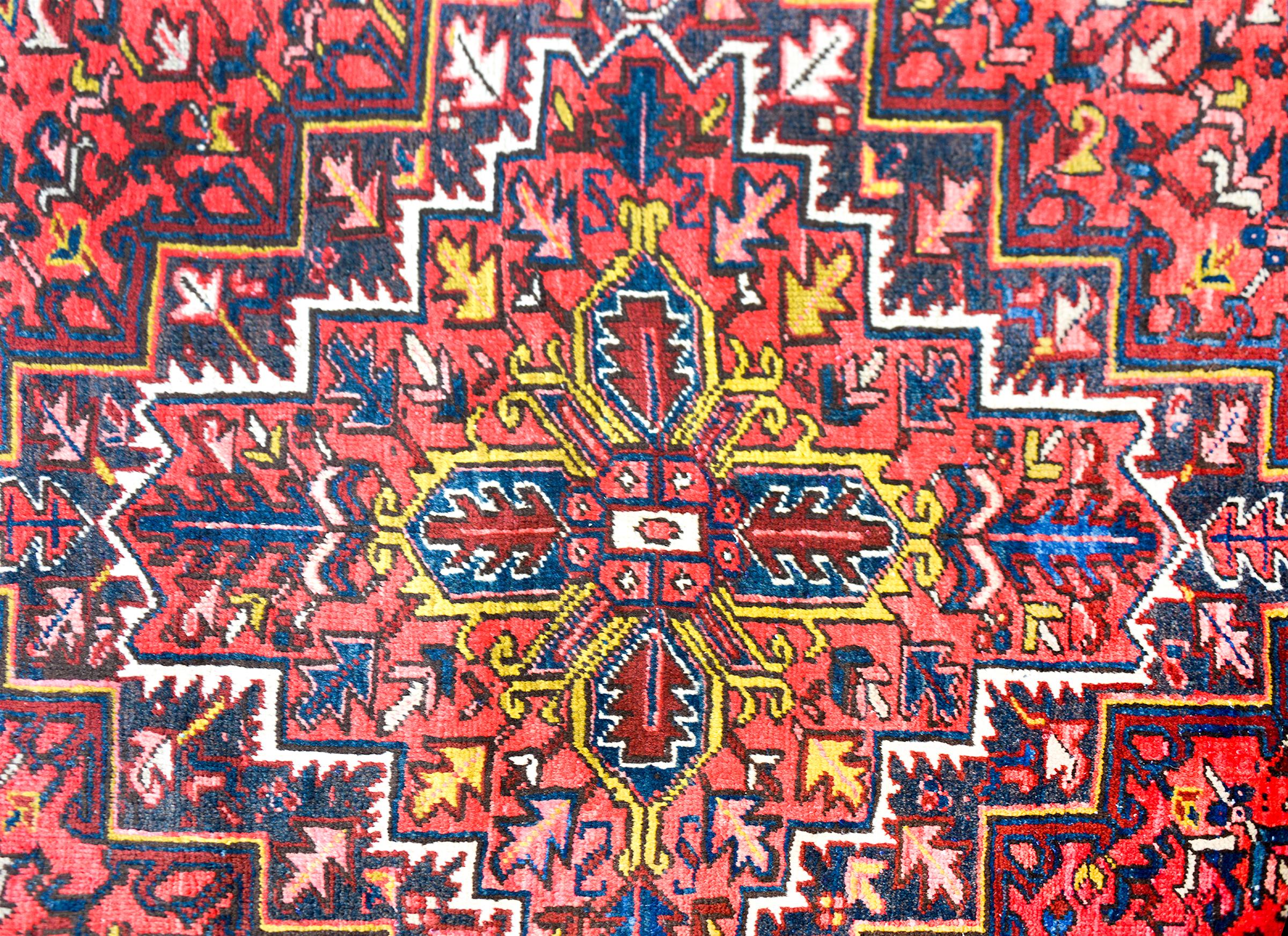 Persischer Heriz-Teppich des späten 20. Jahrhunderts (Heriz Serapi) im Angebot