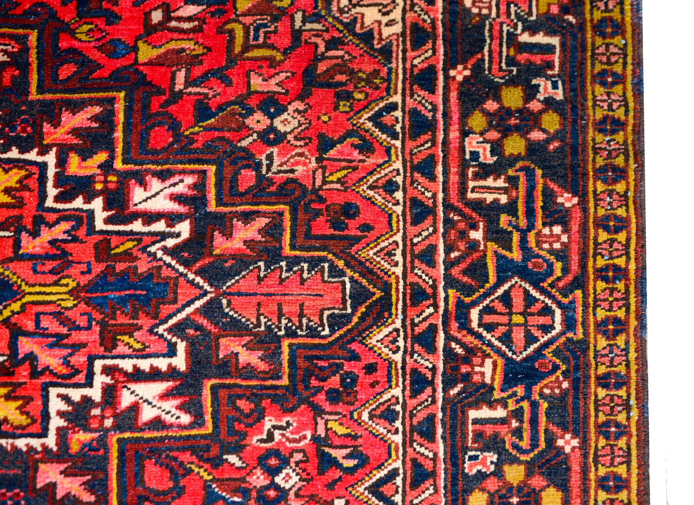 Late 20th Century Persian Heriz Rug In Good Condition For Sale In Chicago, IL