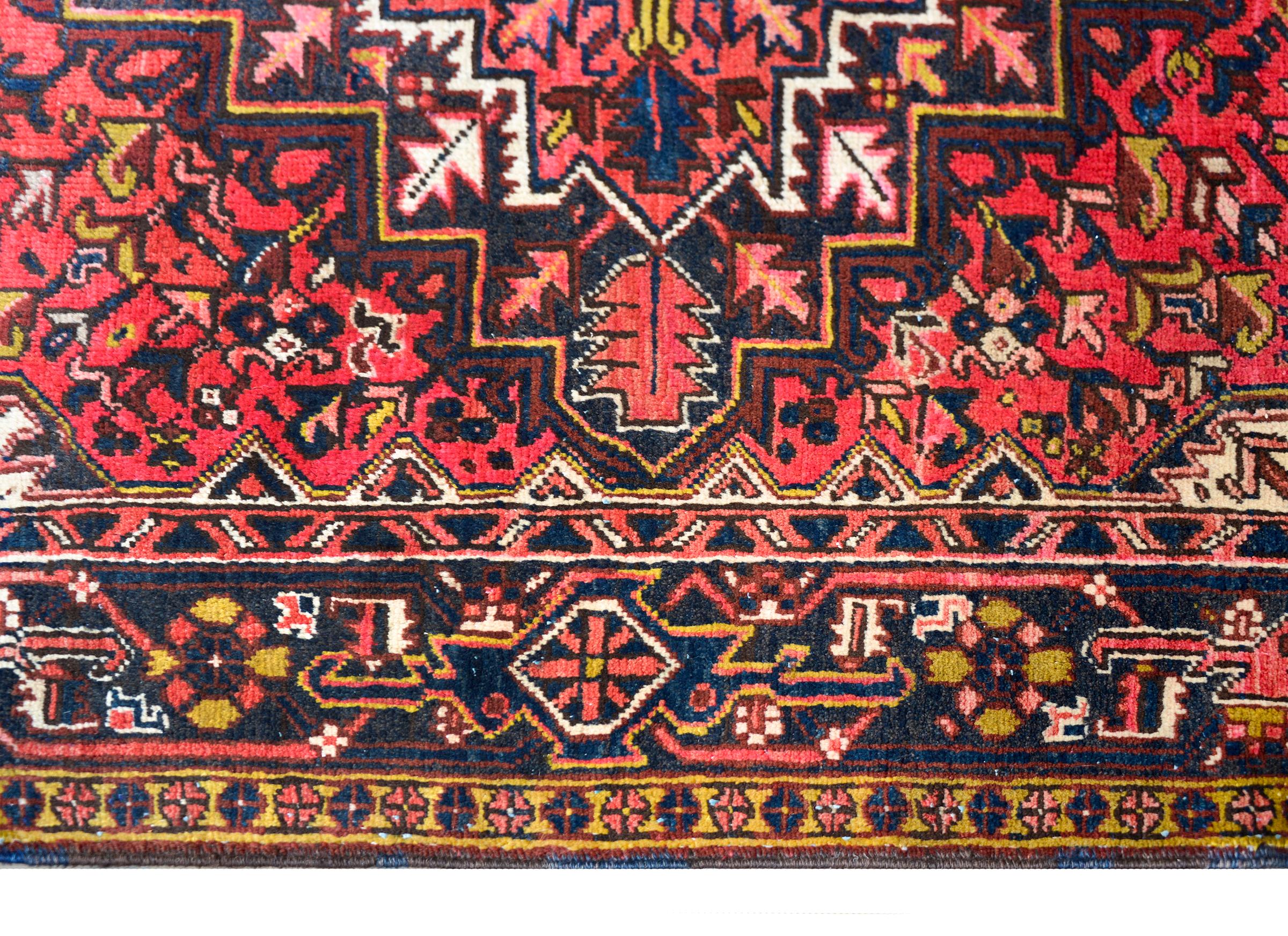 Persischer Heriz-Teppich des späten 20. Jahrhunderts im Angebot 1