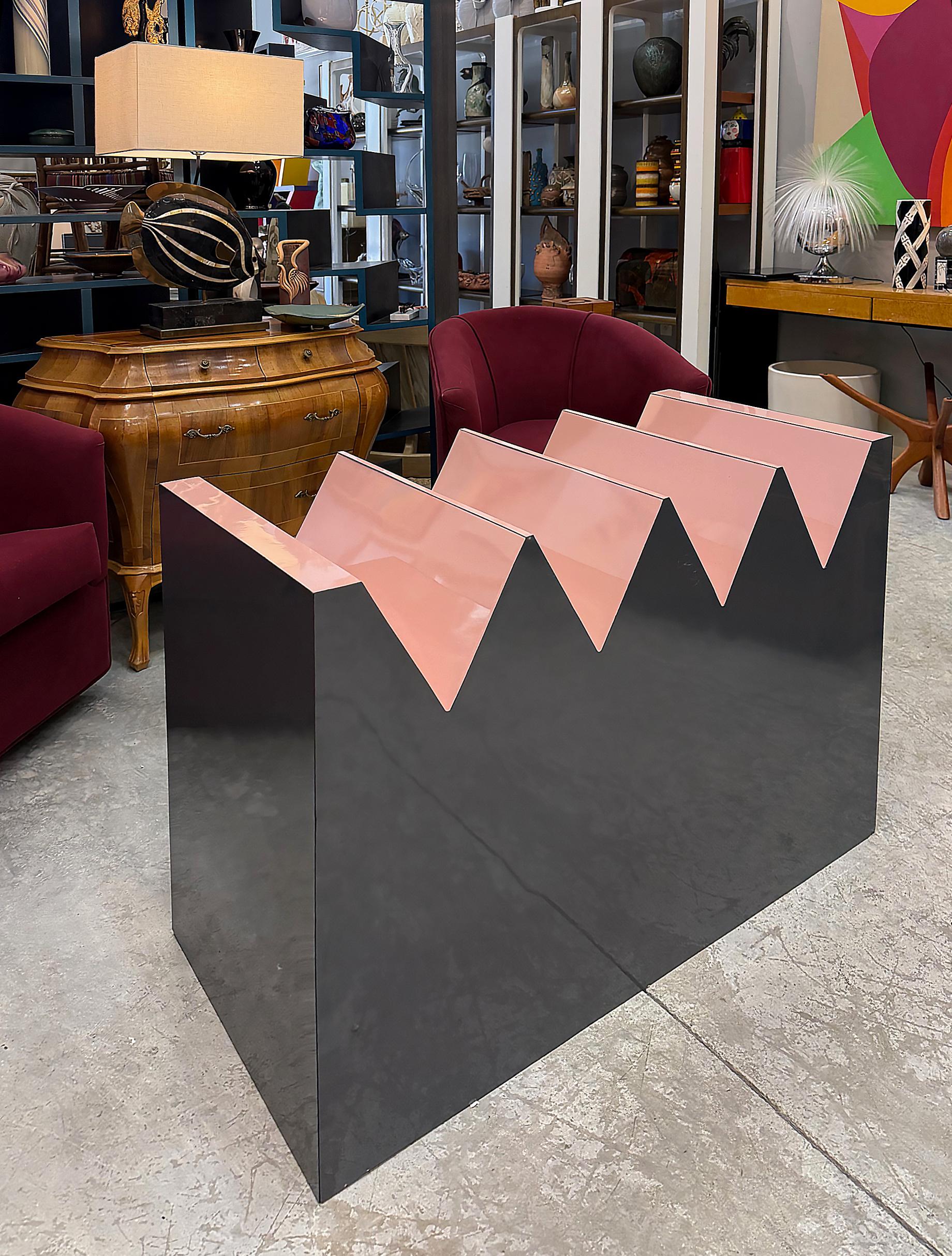 Post-Modern Late 20th Century Post Modern Memphis Style Dining Table For Sale