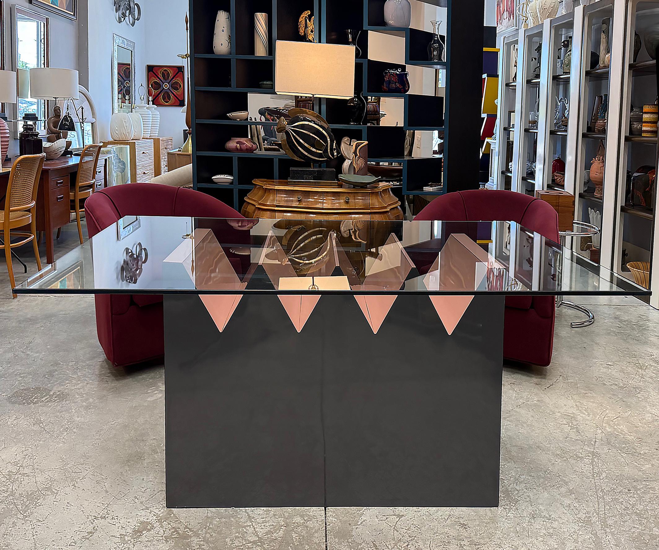 Late 20th Century Post Modern Memphis Style Dining Table In Good Condition For Sale In Miami, FL