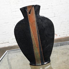 Jarrón aplanado de gres esmaltado azul postmoderno de finales del siglo XX