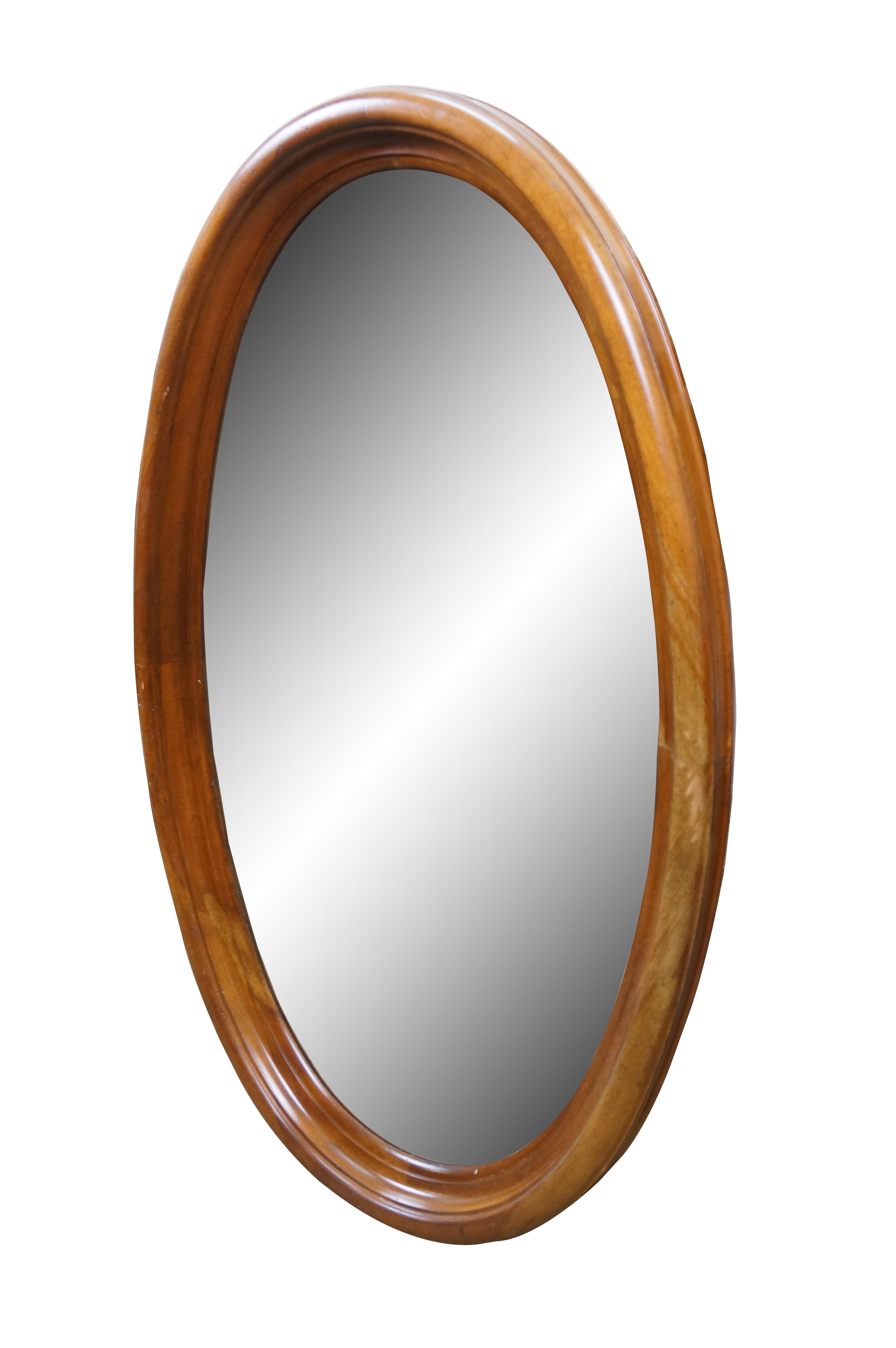 Queen Anne Fin du 20e siècle Miroir mural biseauté ovale en cerisier pour salle de bain 36