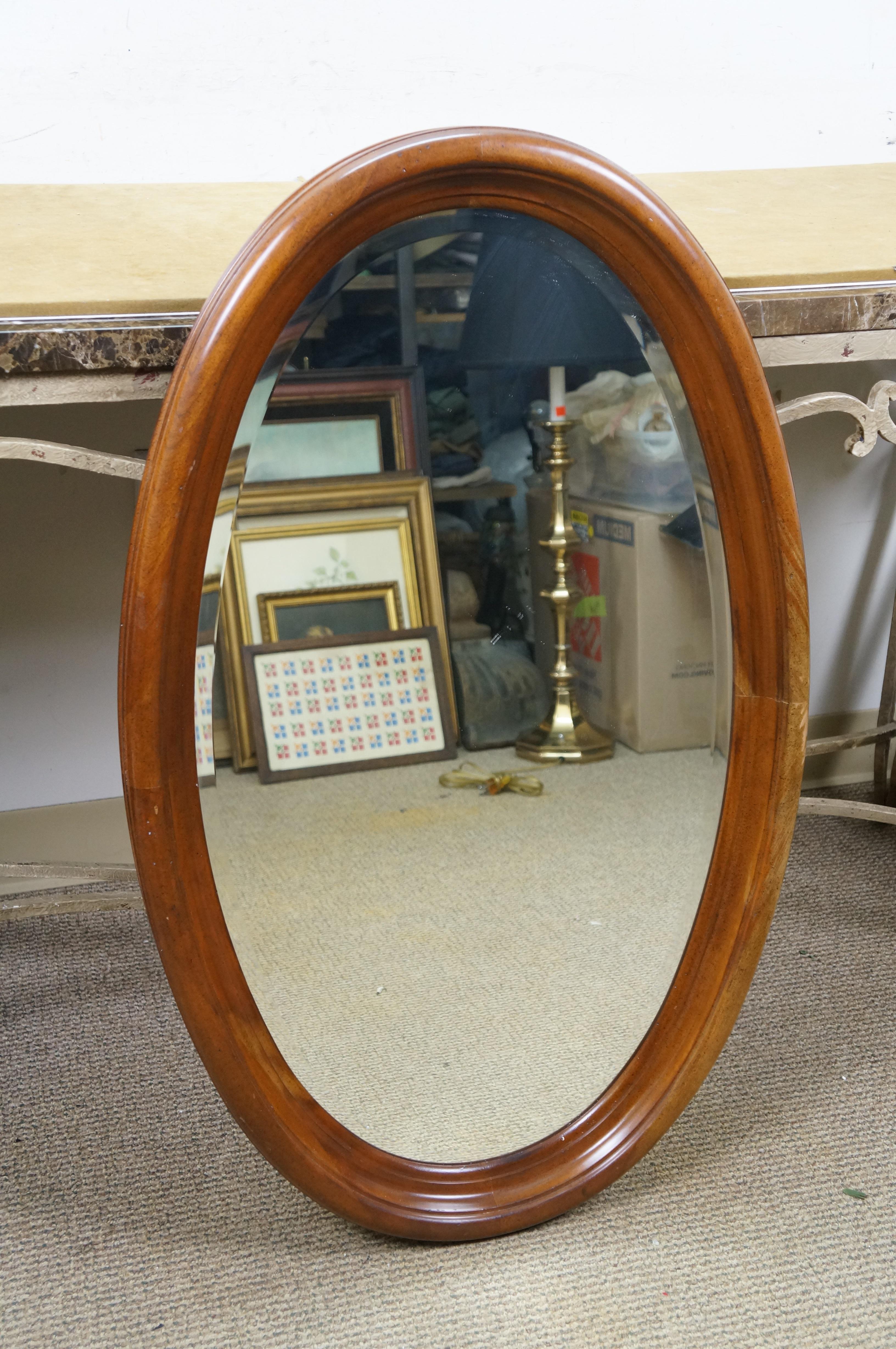 Fin du 20e siècle Miroir mural biseauté ovale en cerisier pour salle de bain 36
