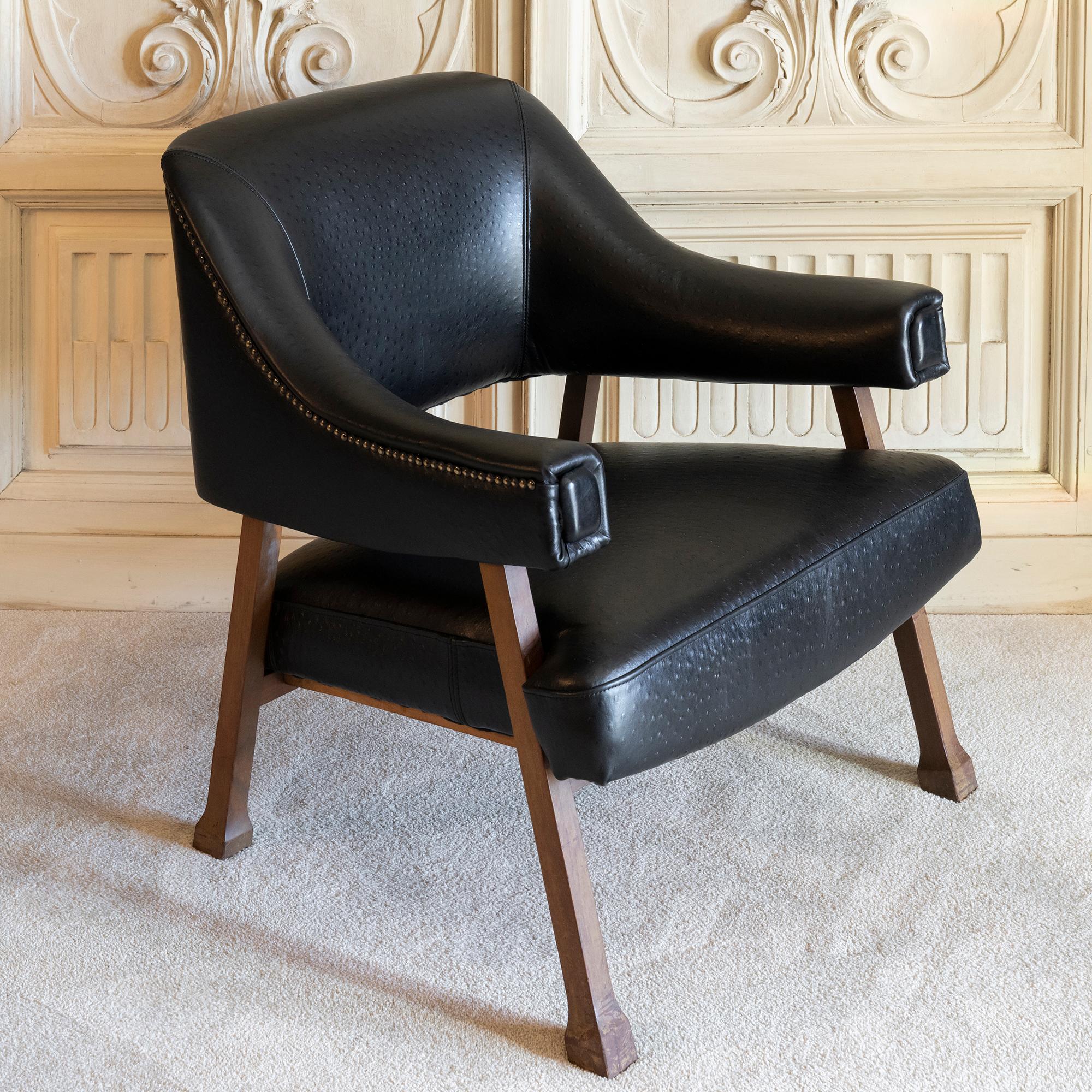 Mid-Century Modern Late 20th Century Raffaella Crespi Italian Armchair Wood and Black Leather For Sale