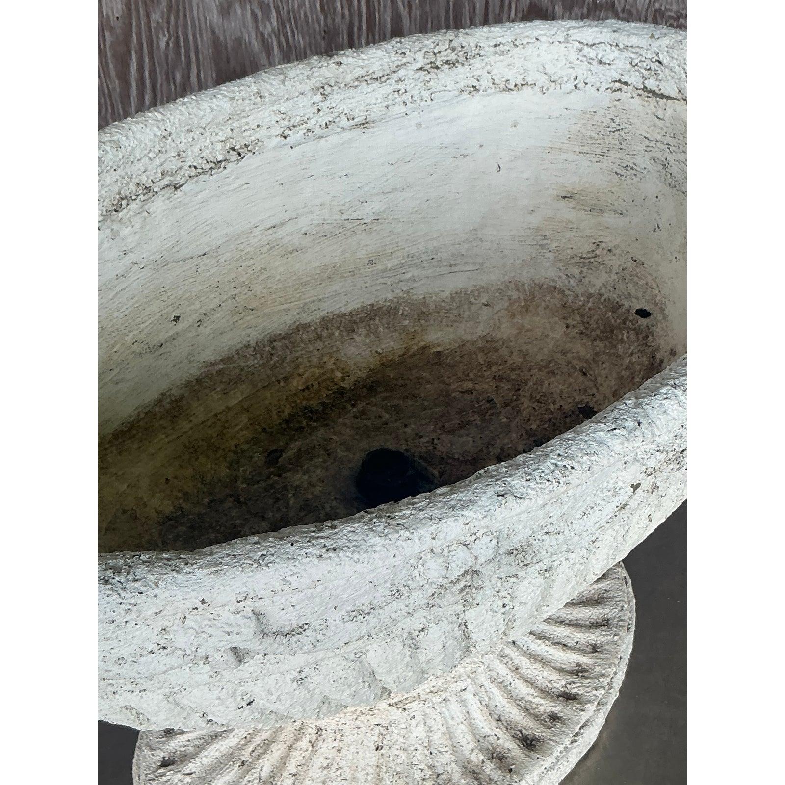 20ième siècle Late 20th Century Regency Cast Concrete Swag Planter en vente