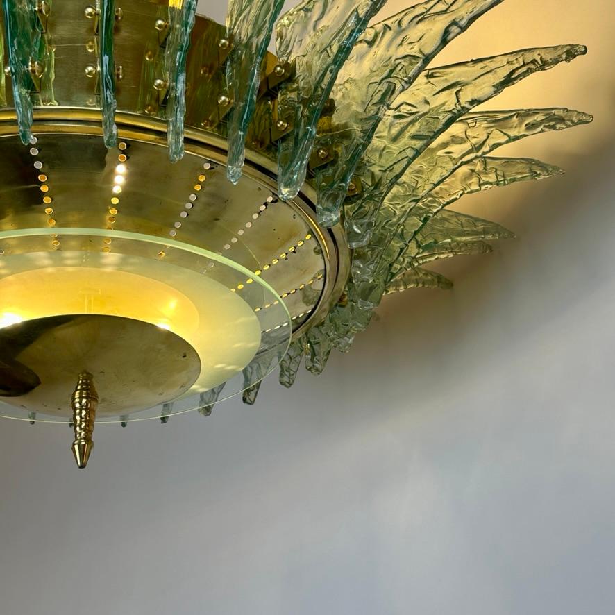 Italian Late 20th Century Round Brass Chandelier w/ Light Green Textured Murano Glasses For Sale