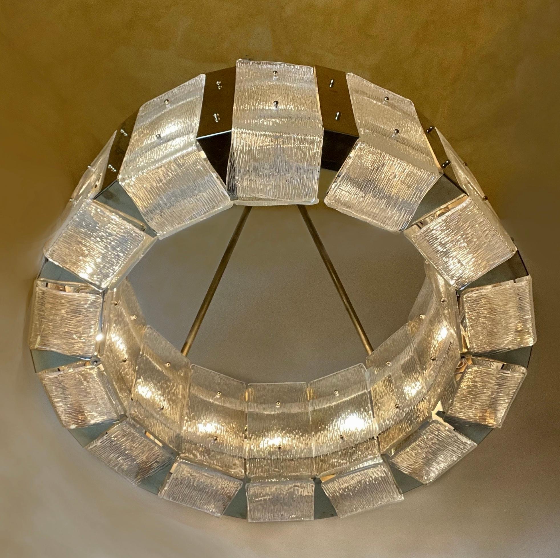 Mid-Century Modern Late 20th Century Round Brass & Transparent Textured Murano Art Glass Chandelier For Sale