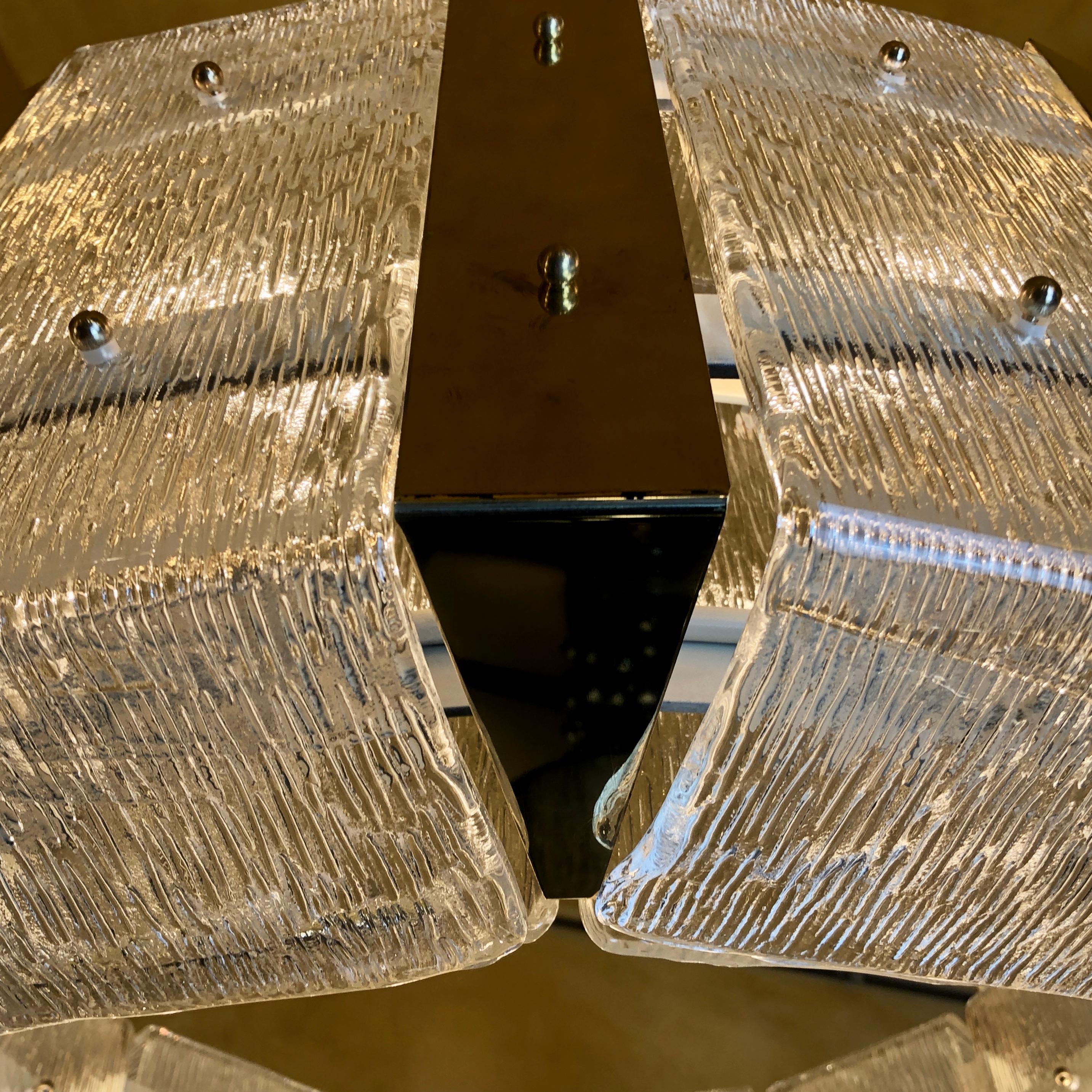 Lampadario rotondo in ottone e vetro di Murano trasparente della fine del XX secolo in vendita 1
