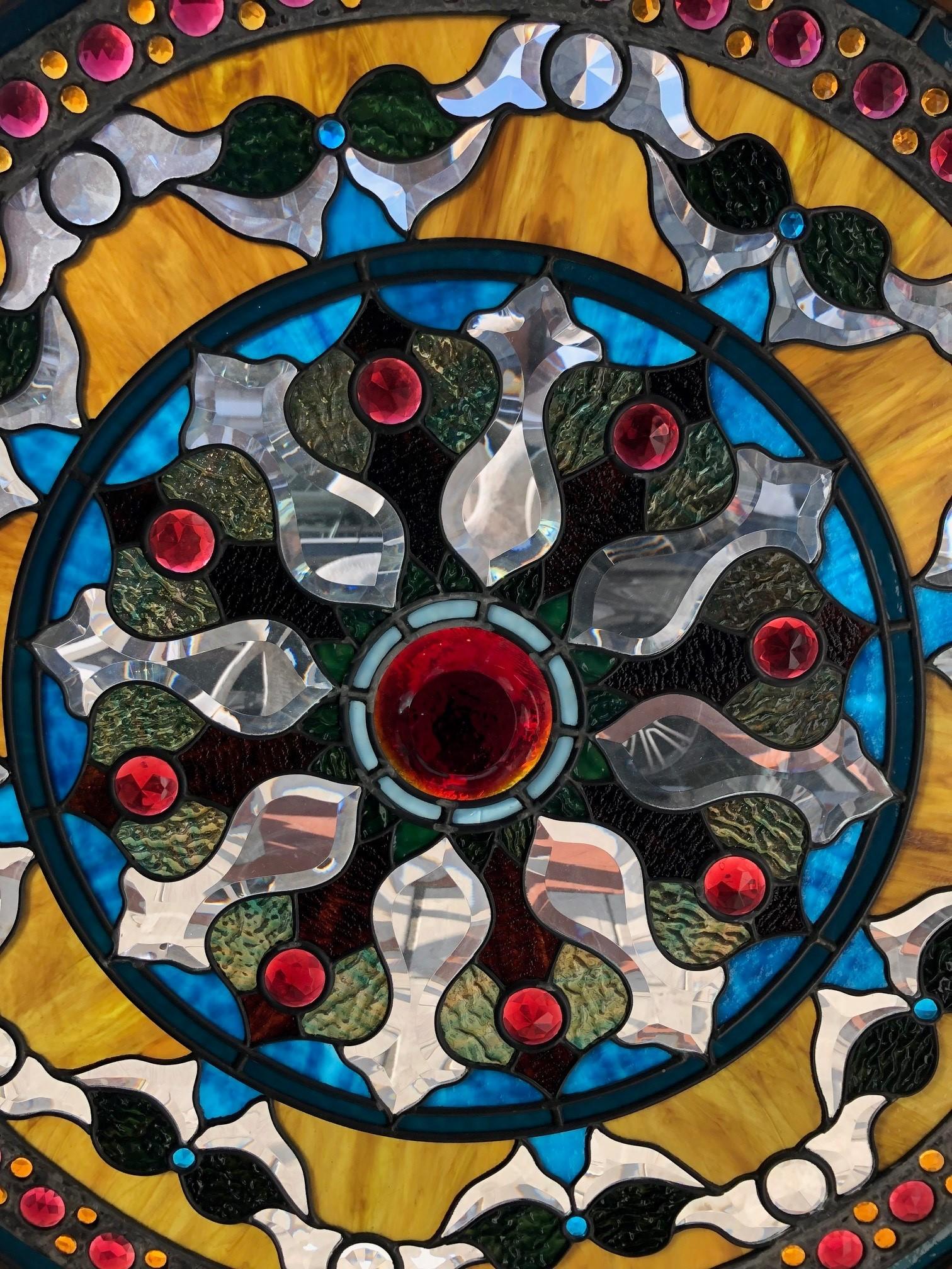 Late 20th Century Round Jeweled and Beveled Stained Glass Window in a Oak Frame In Good Condition For Sale In Stamford, CT