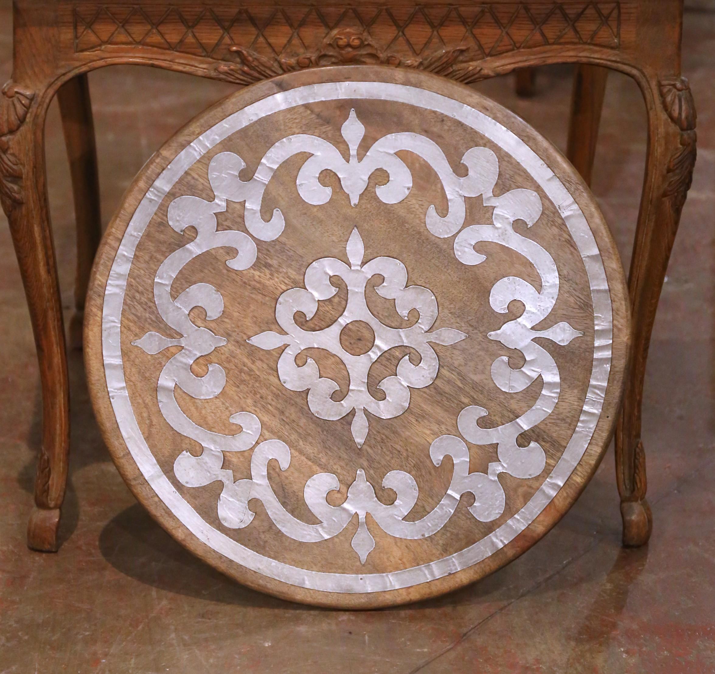 Américain Lazy Susan ronde en bois et incrustation d'aluminium de la fin du 20e siècle en vente