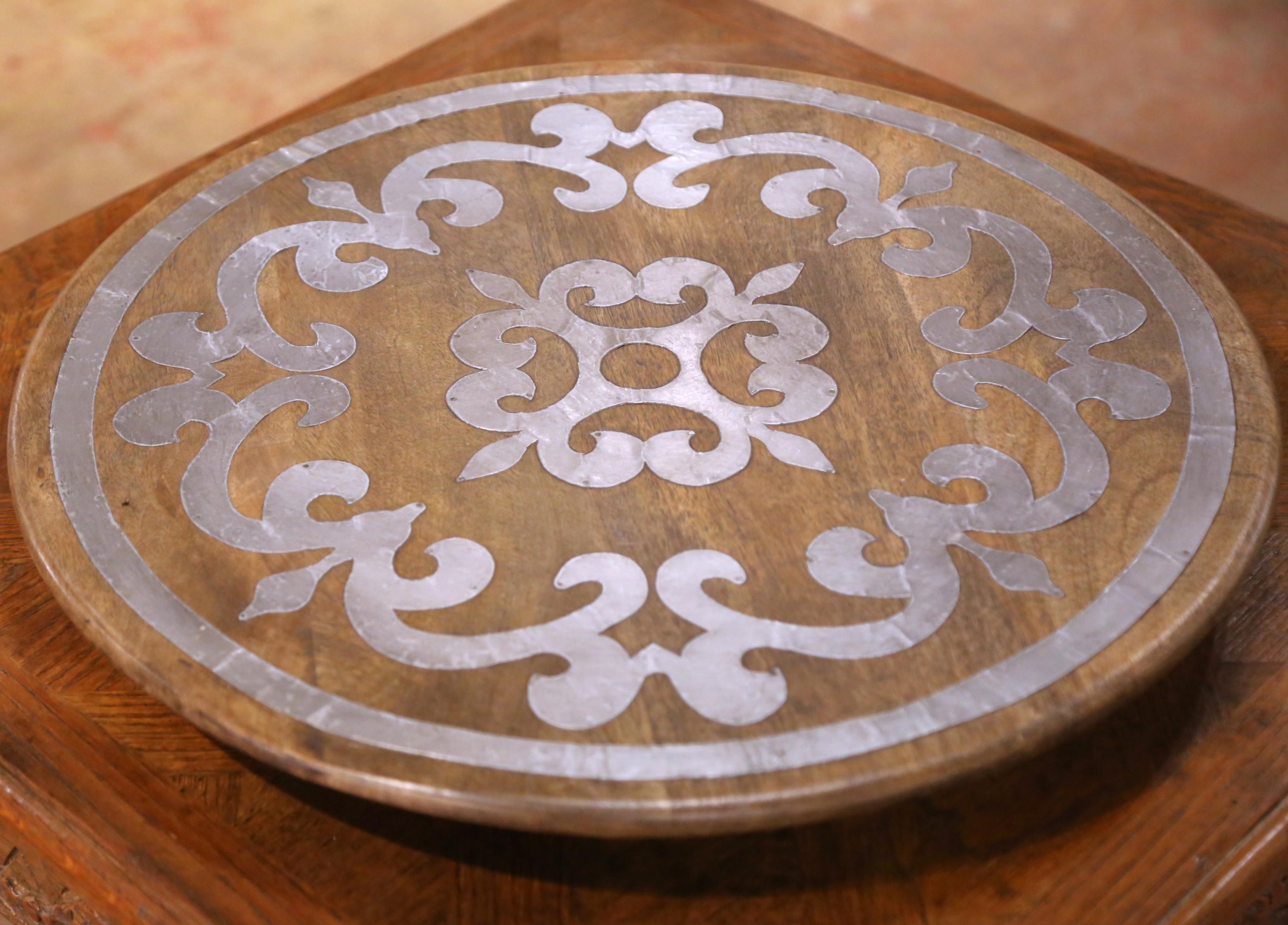 Fait main Lazy Susan ronde en bois et incrustation d'aluminium de la fin du 20e siècle en vente