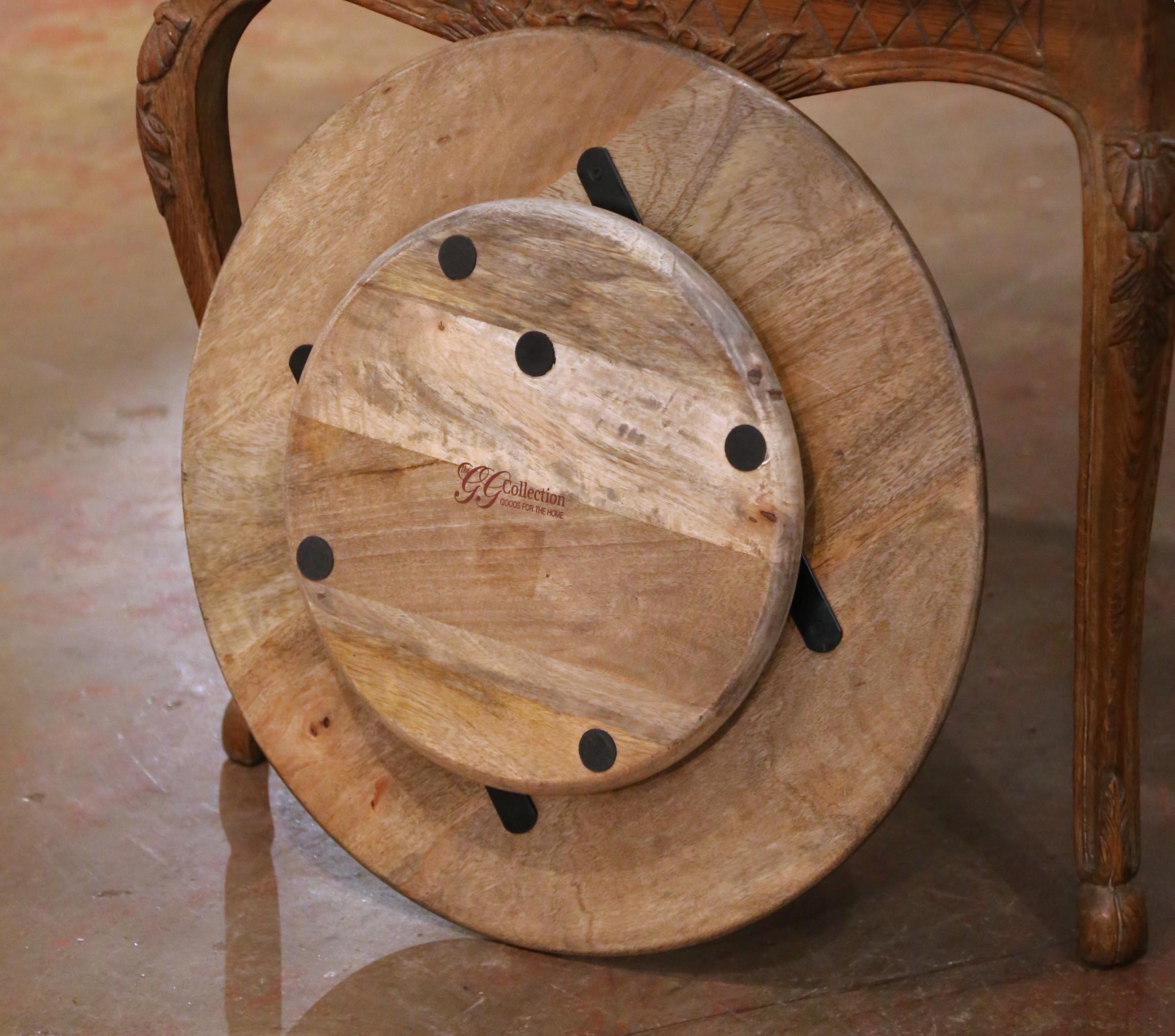 Lazy Susan ronde en bois et incrustation d'aluminium de la fin du 20e siècle en vente 1