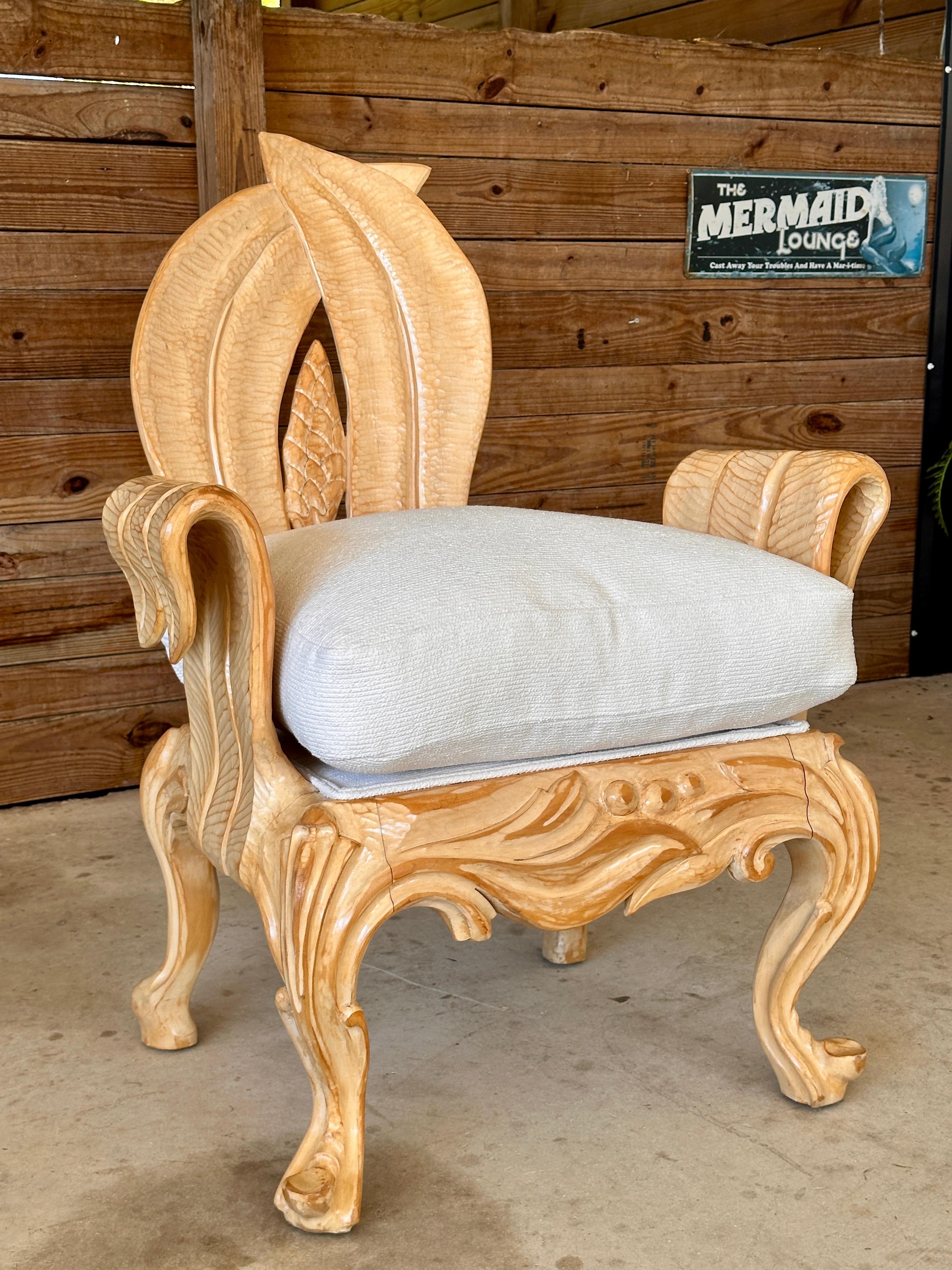 Chaise d'appoint sculpturale en bois sculpté sur mesure de la fin du 20e siècle en vente 2