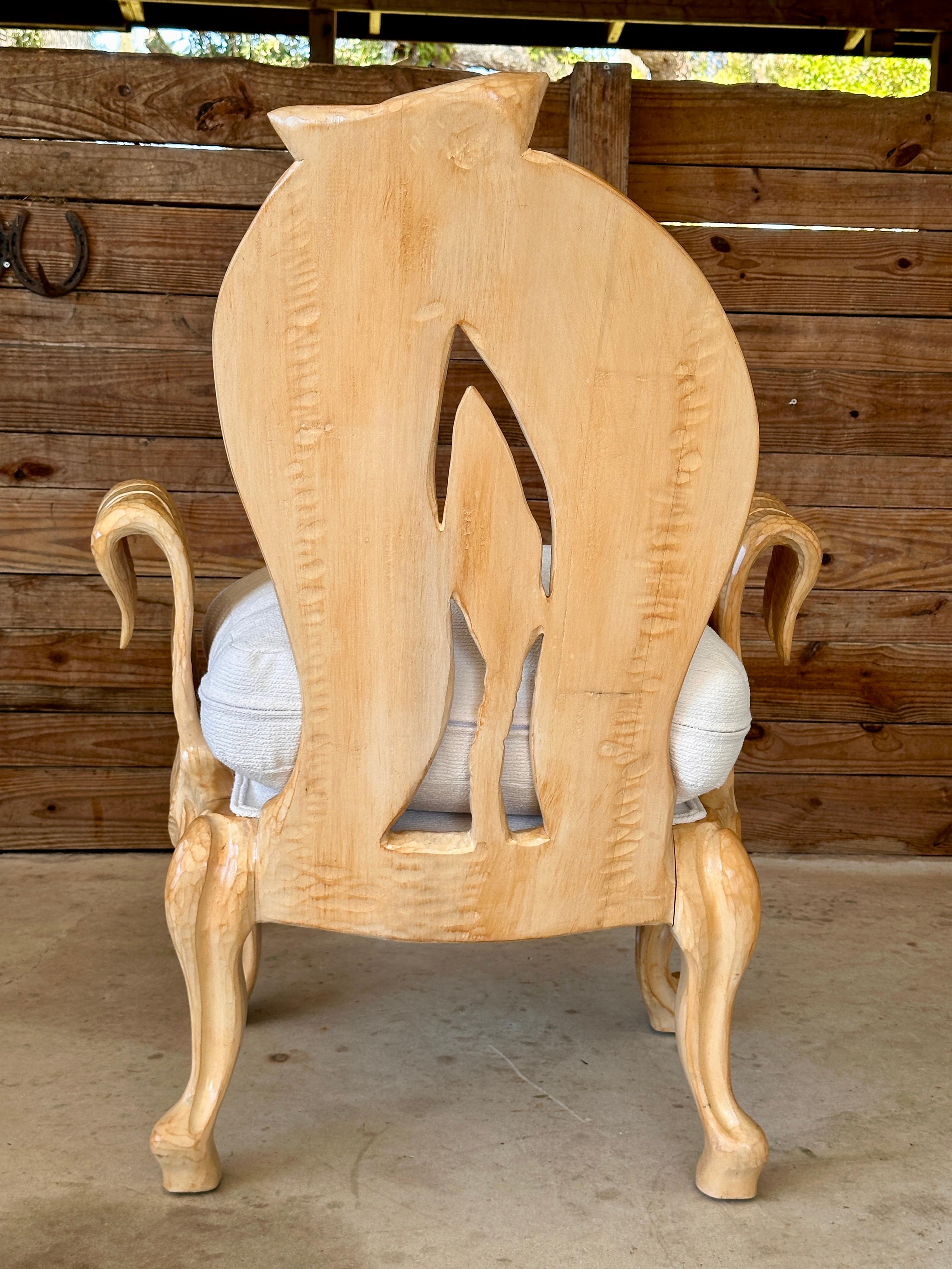 Chaise d'appoint sculpturale en bois sculpté sur mesure de la fin du 20e siècle en vente 8
