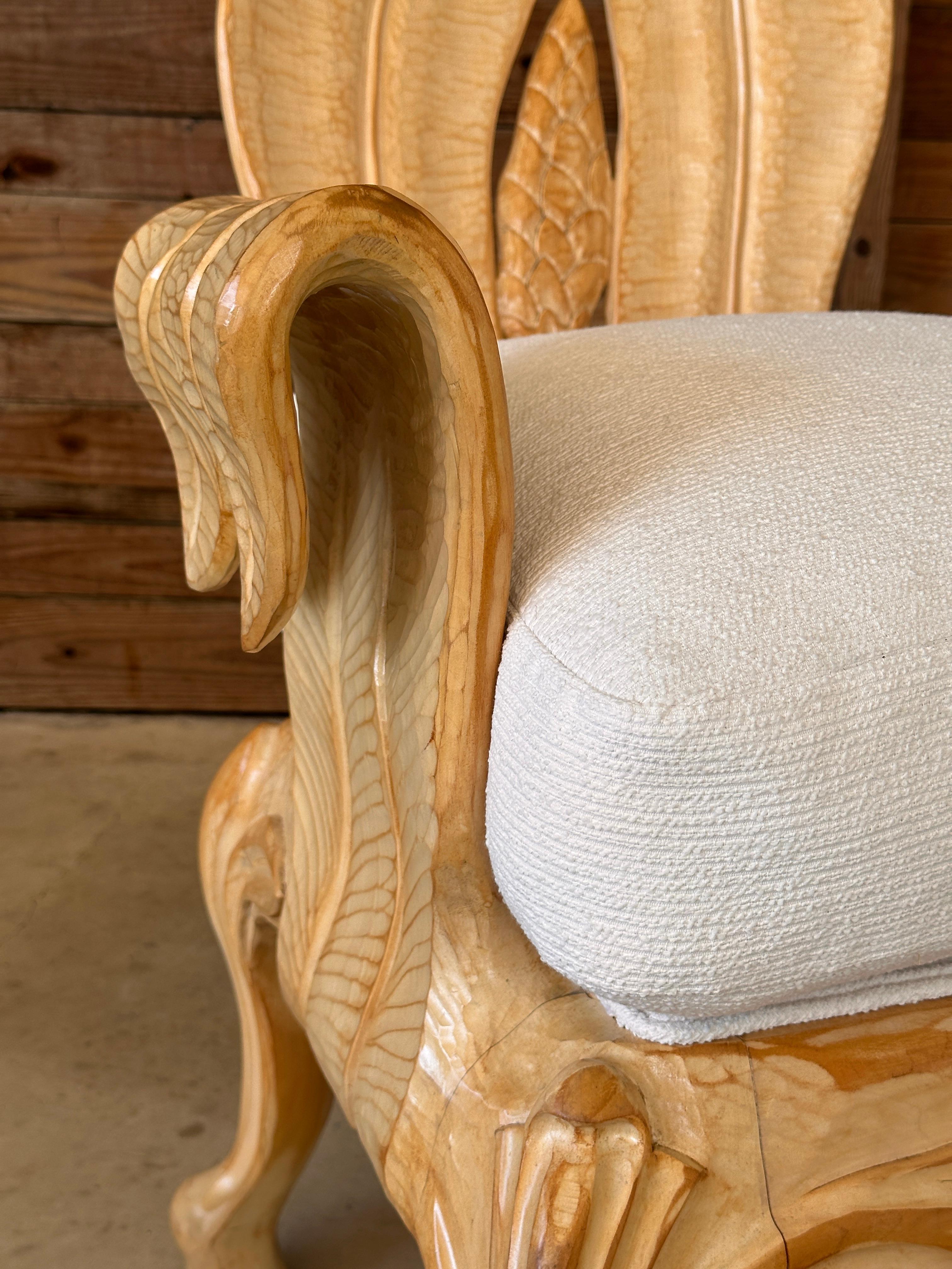 Chaise d'appoint sculpturale en bois sculpté sur mesure de la fin du 20e siècle en vente 9