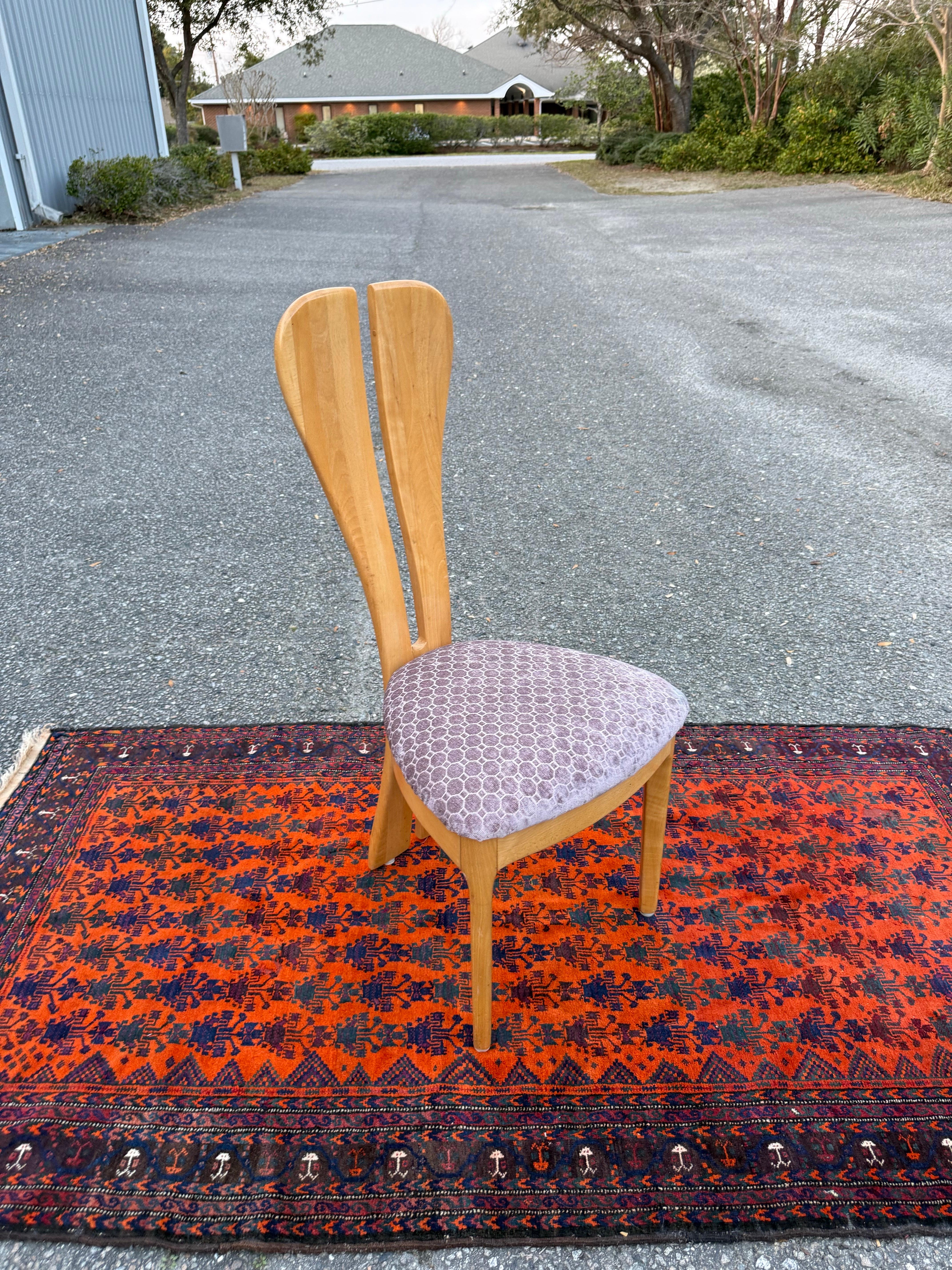 Chaise sculpturale à haut dossier en forme d'oreilles de lapin de la fin du 20e siècle Bon état - En vente à Charleston, SC