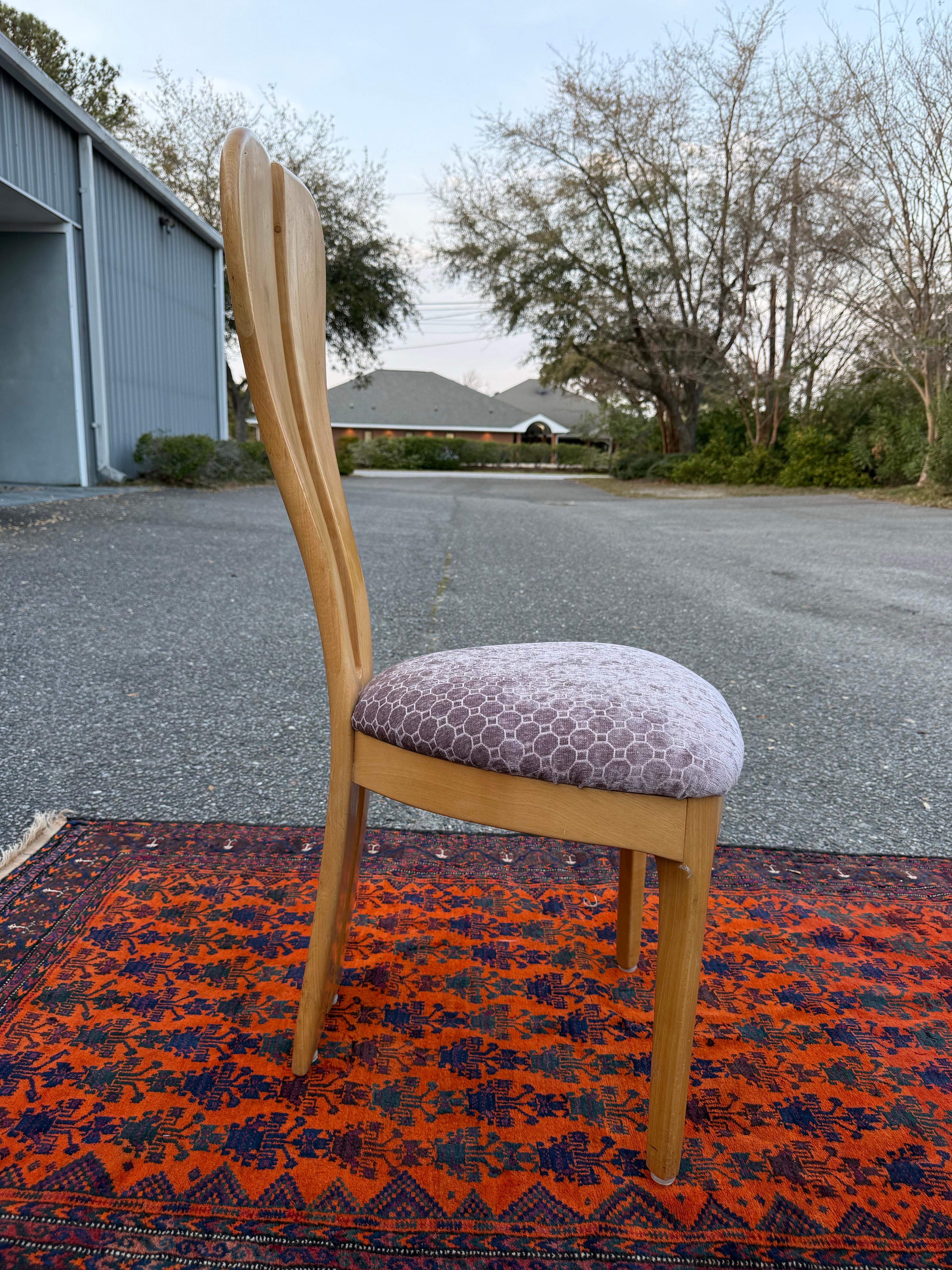 Chaise sculpturale à haut dossier en forme d'oreilles de lapin de la fin du 20e siècle en vente 1
