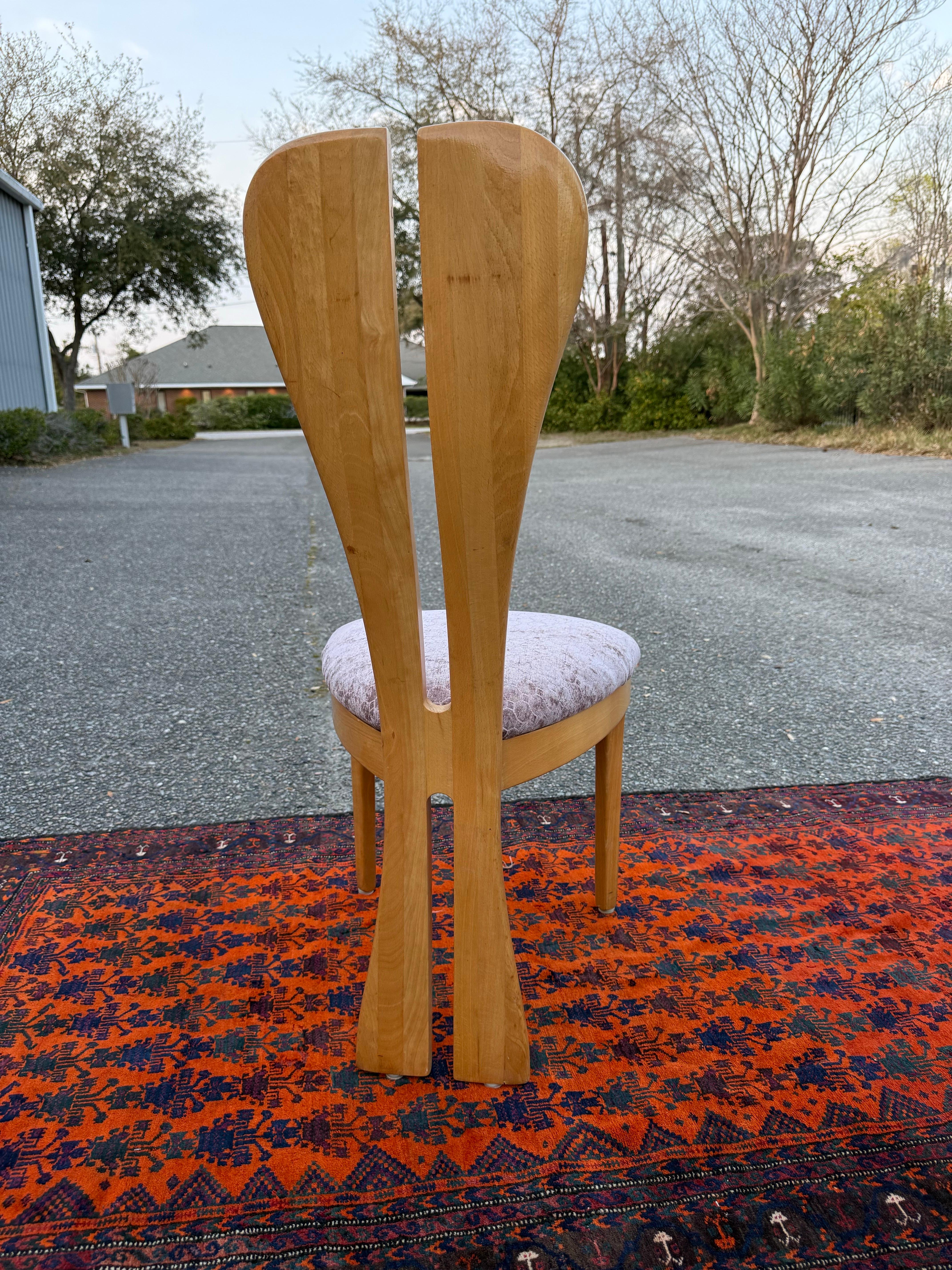Chaise sculpturale à haut dossier en forme d'oreilles de lapin de la fin du 20e siècle en vente 2