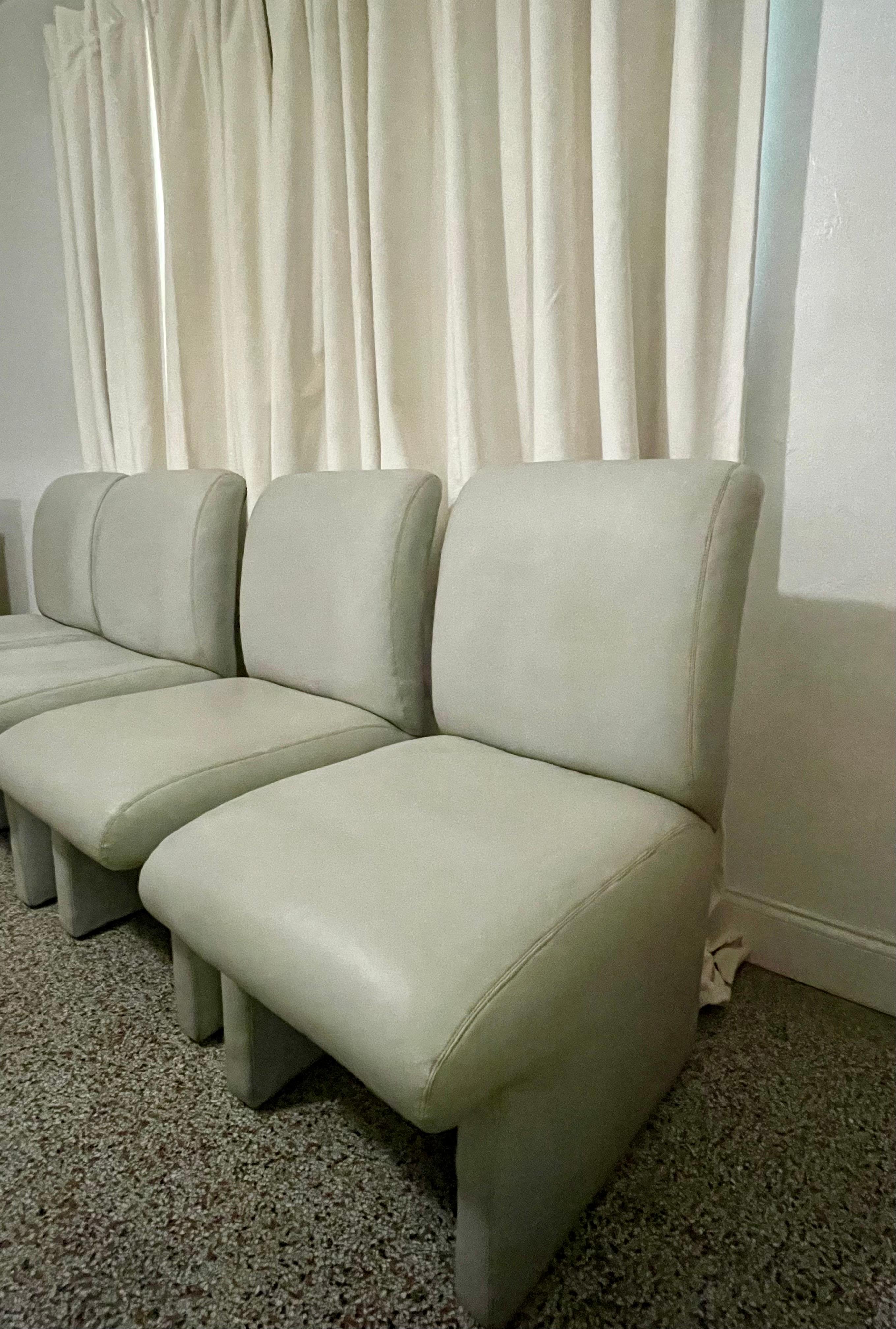 Late 20th Century Set of 4 Italian Post Modern Leather Dining Chairs In Good Condition For Sale In Hollywood, FL