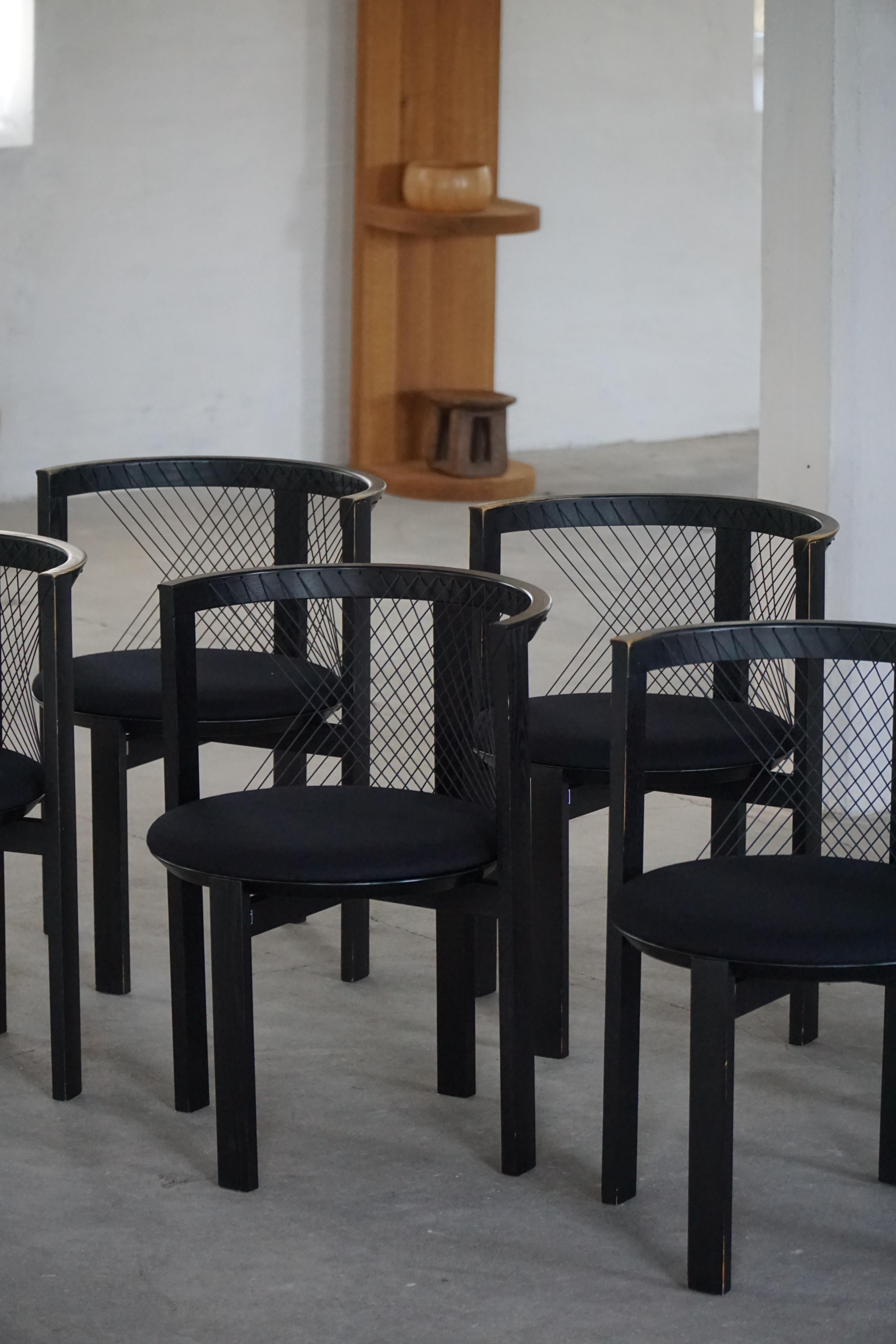 Magnifique ensemble de huit chaises de salle à manger 