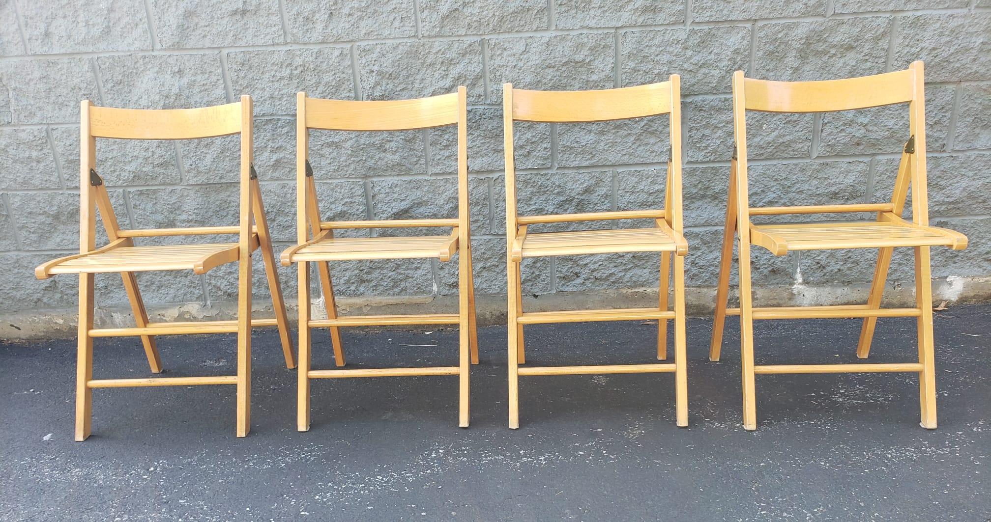 Late 20th Century Set of Four Italian Maple Folding Chairs For Sale 1
