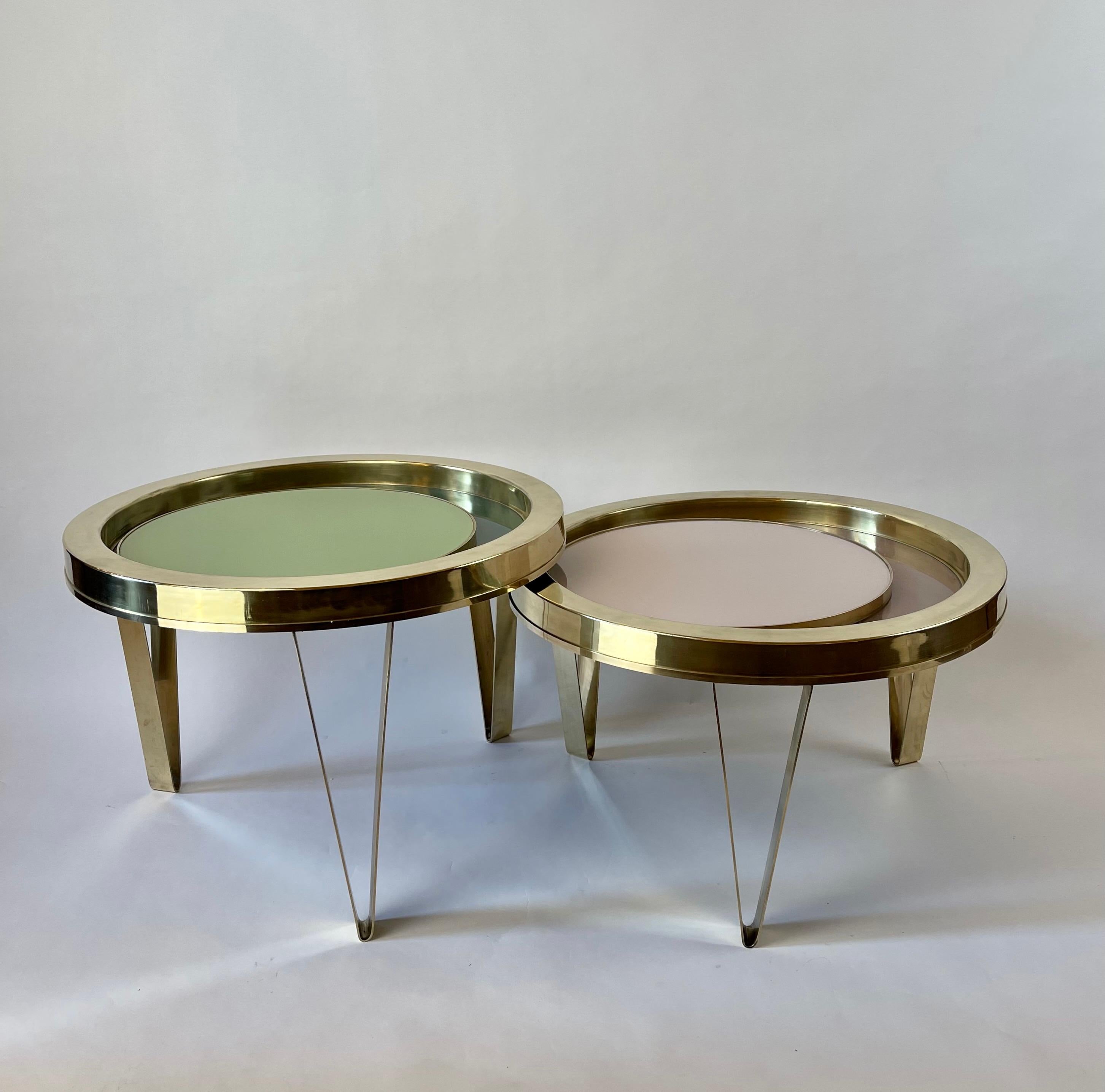 Late 20th Century Set of Two Round Brass Coffee Tables w/ Opaline Glass Tops For Sale 7