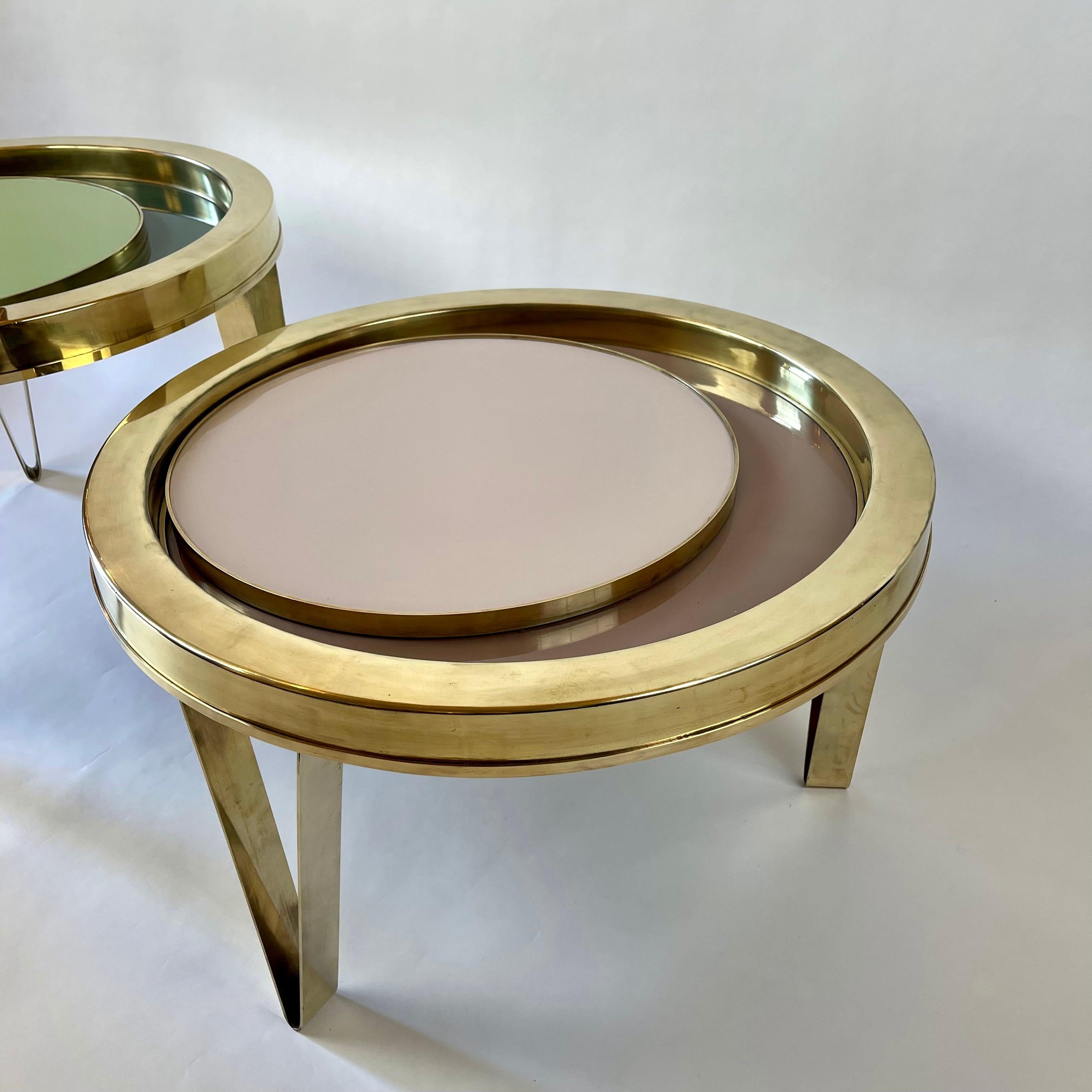 Late 20th Century Set of Two Round Brass Coffee Tables w/ Opaline Glass Tops For Sale 1