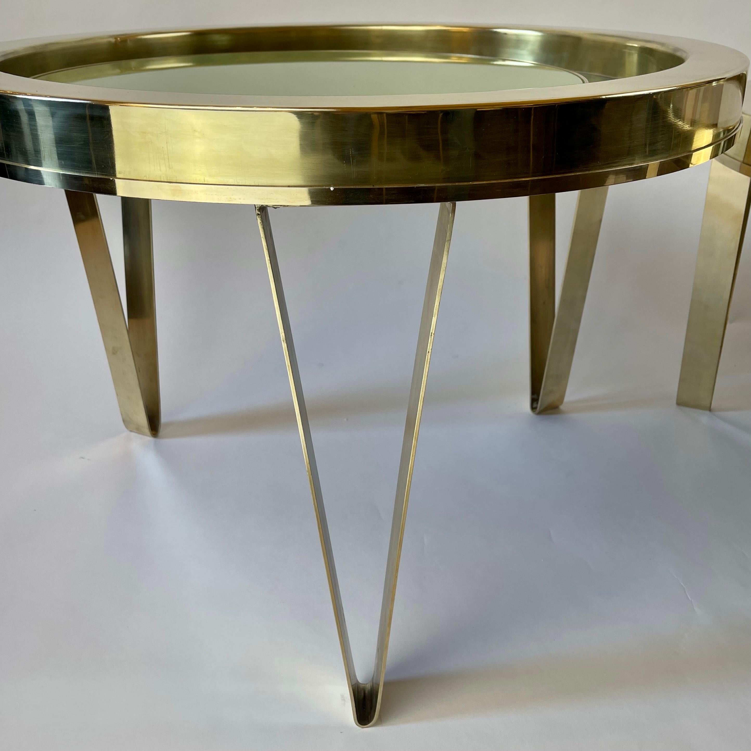 Late 20th Century Set of Two Round Brass Coffee Tables w/ Opaline Glass Tops For Sale 4