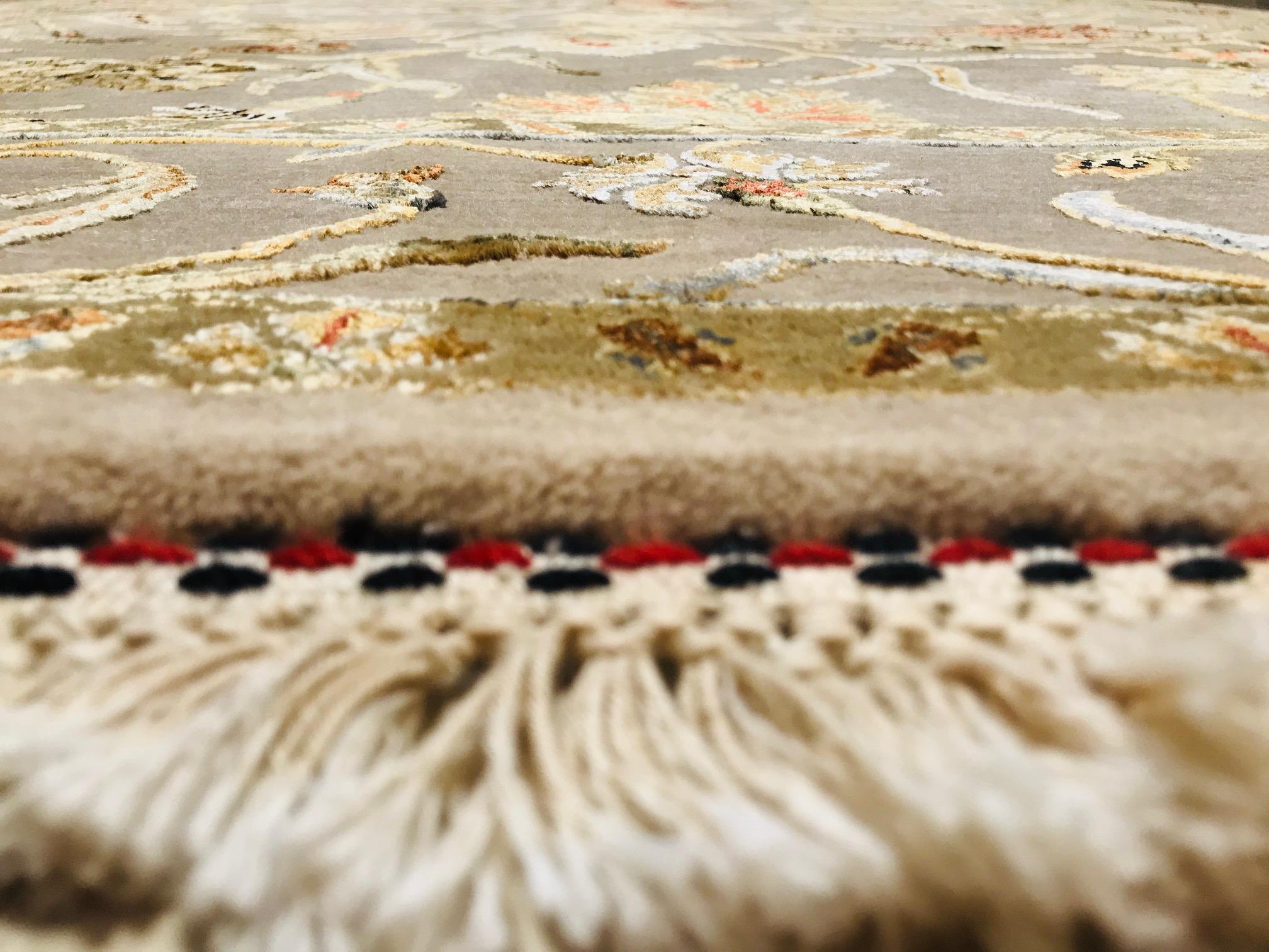 Late 20th Century Silk and Wool Hand Knotted Relief Rug Color Flowers in Beige For Sale 4
