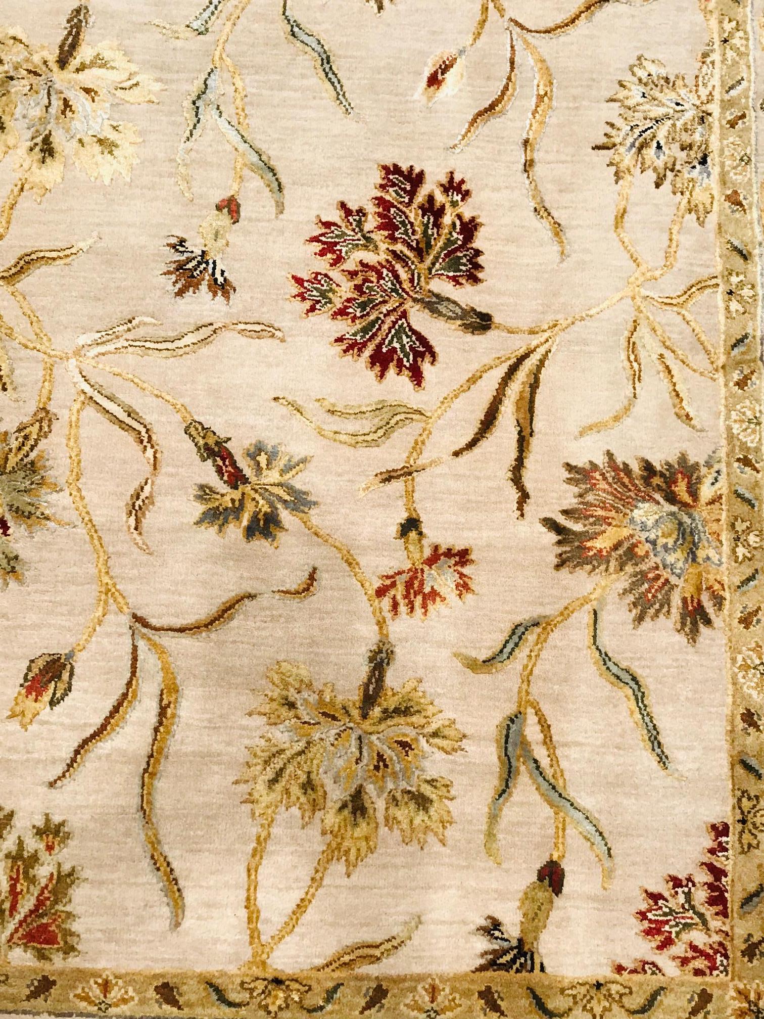 Late 20th Century Silk and Wool Hand Knotted Relief Rug Color Flowers in Beige In Excellent Condition For Sale In Valencia, Spain