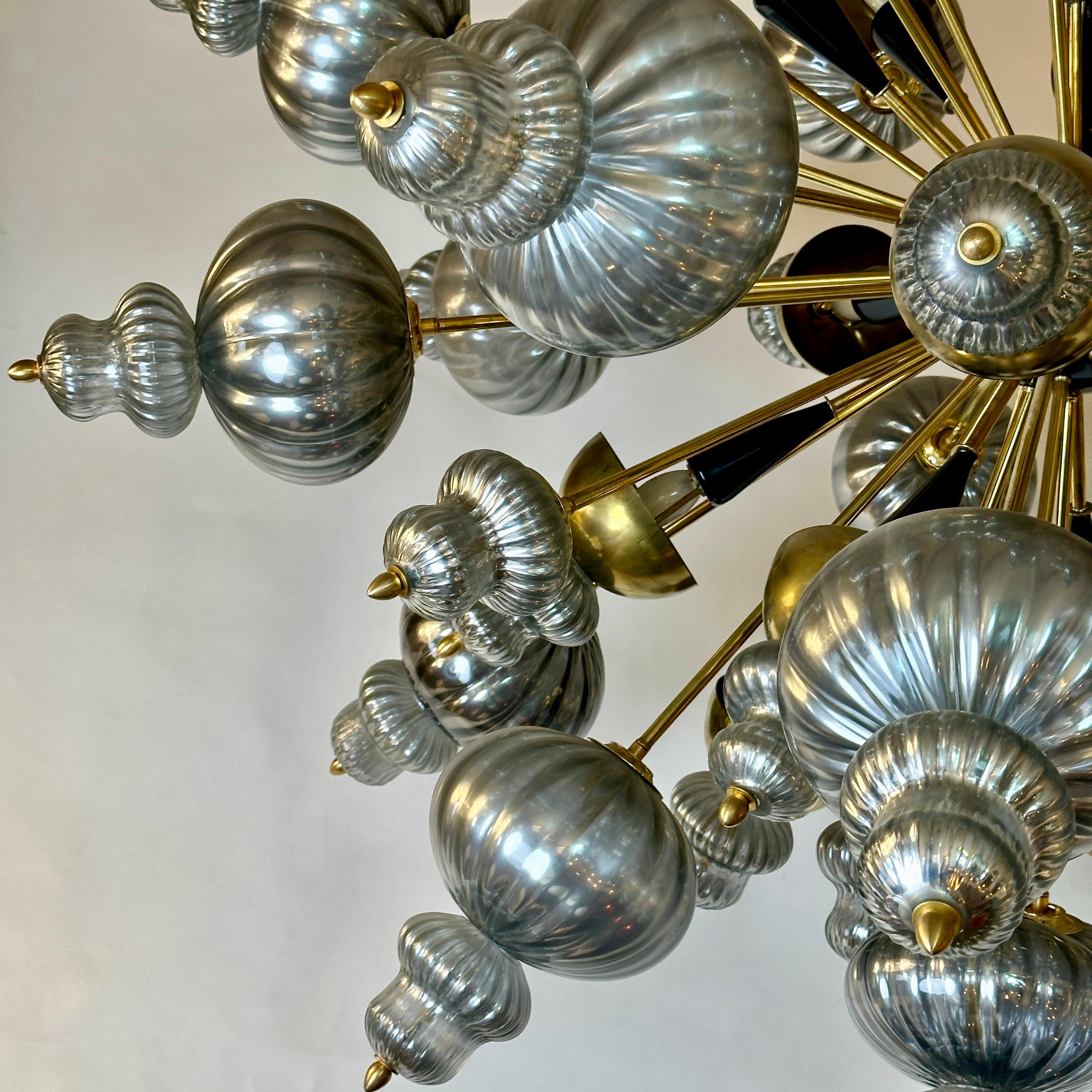 Late 20th Century Silver Blown Murano Glass Elements & Brass Sputnik Chandelier In Good Condition For Sale In Firenze, Tuscany
