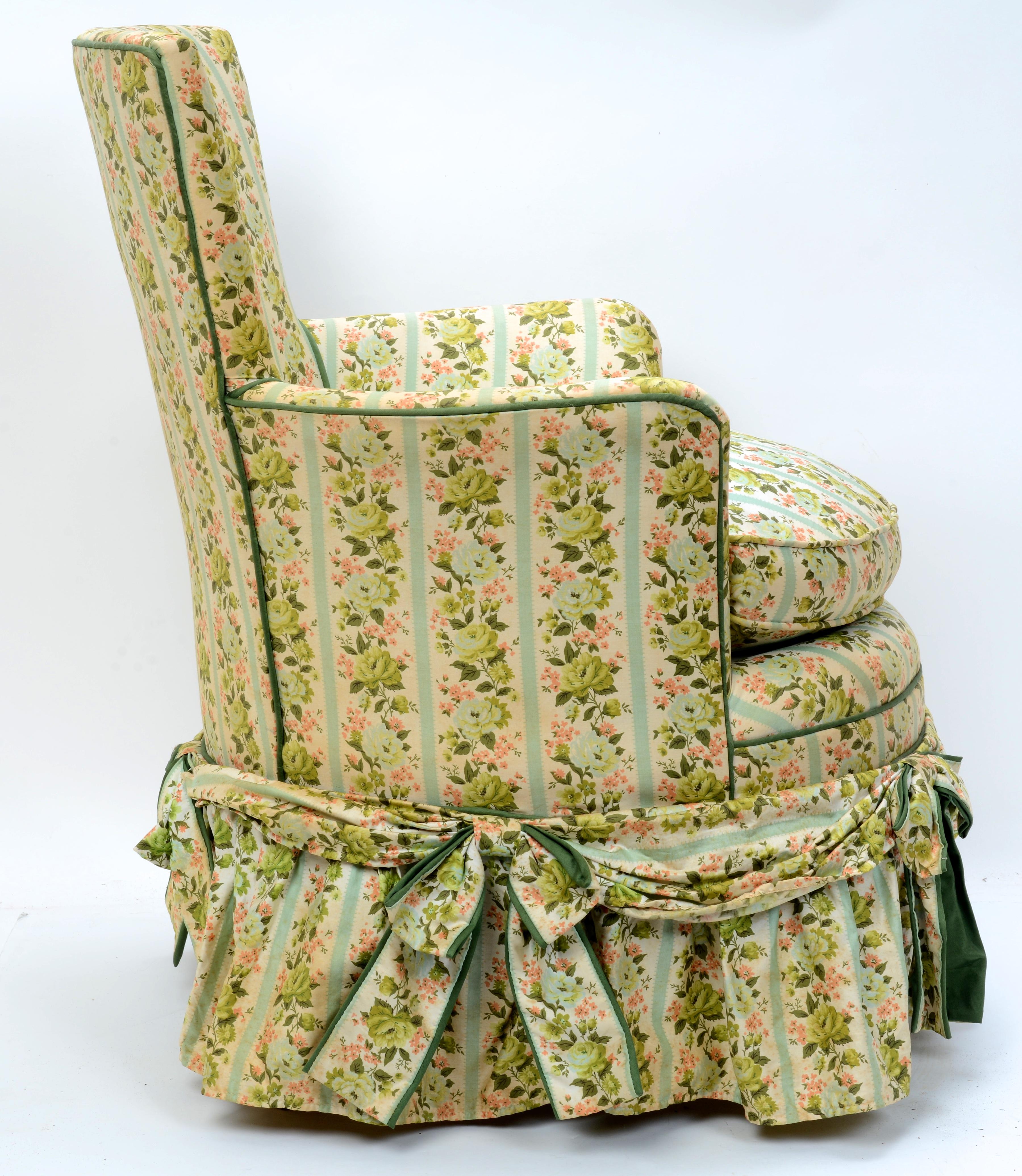 Américain Chaise pantoufle avec revêtement exceptionnel en chintz en vente
