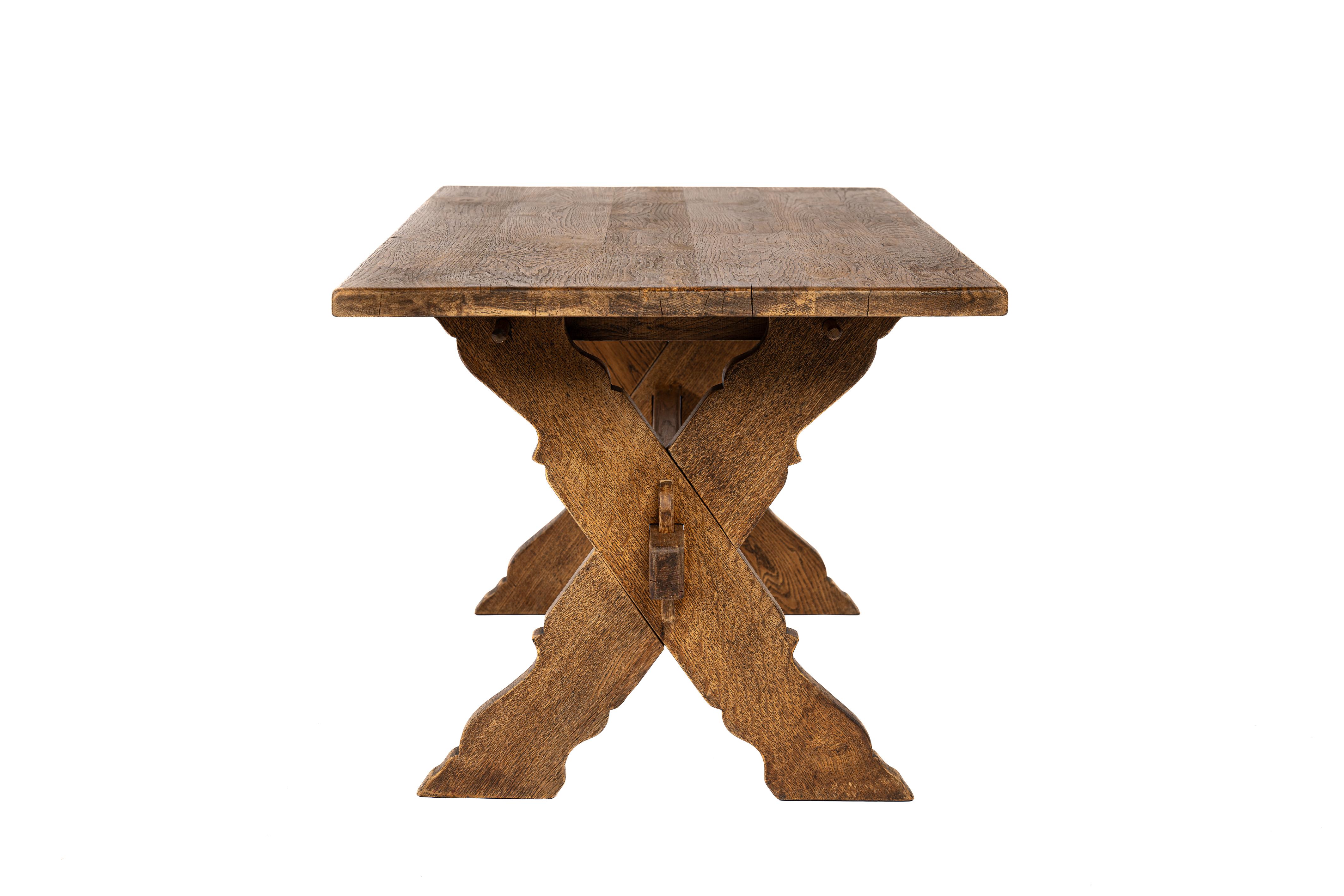 Fin du 20e siècle Couleur miel chaud solide  Table de salle à manger hollandaise à pieds croisés en vente 1