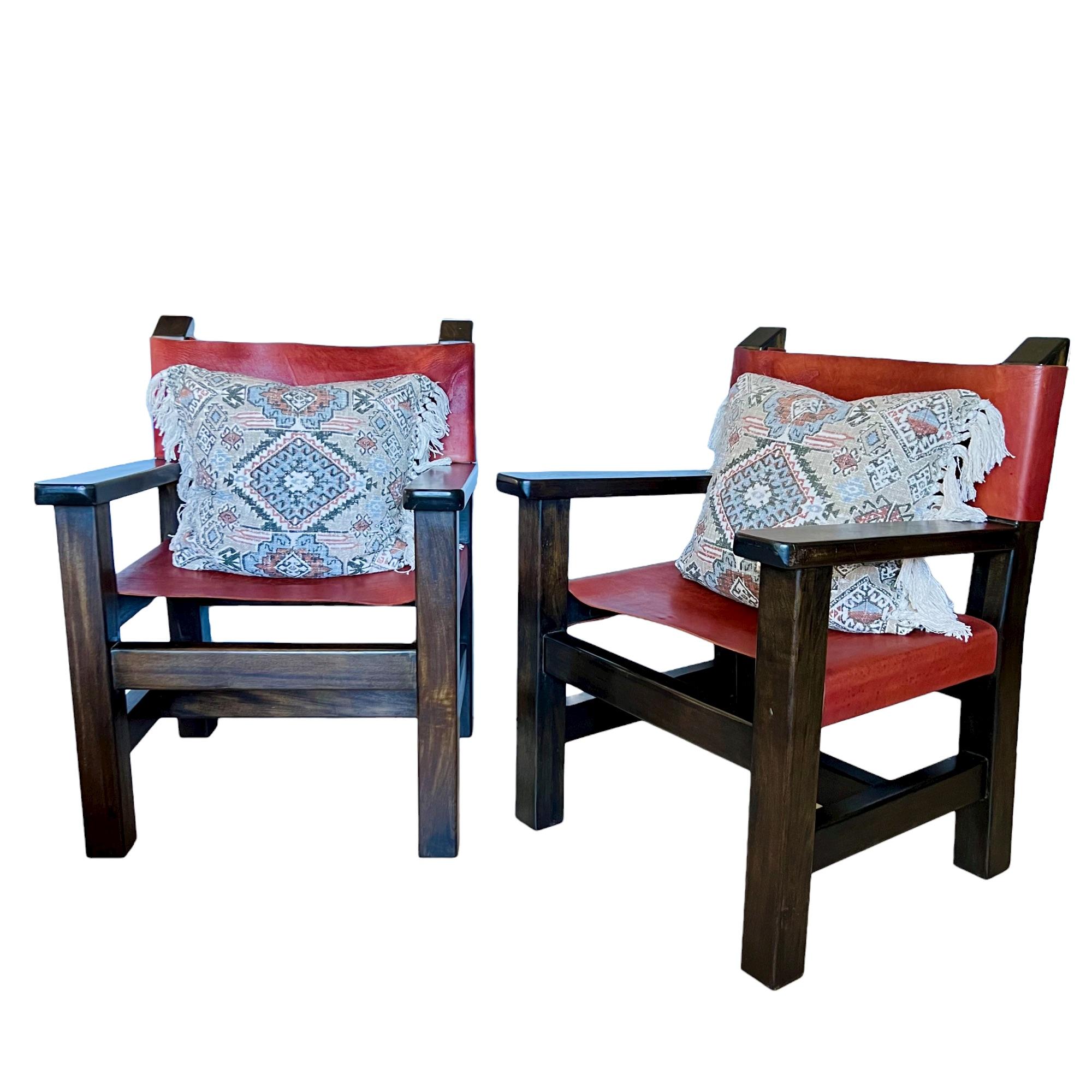 Spanische brutalistische Sessel aus Holz und Leder des späten 20. Jahrhunderts, Paar (Brutalismus) im Angebot
