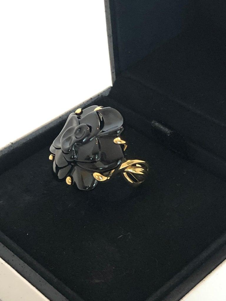 20th Century Stamped Chanel Black Onyx and 18-Karat Gold Camellia Cocktail Ring For Sale