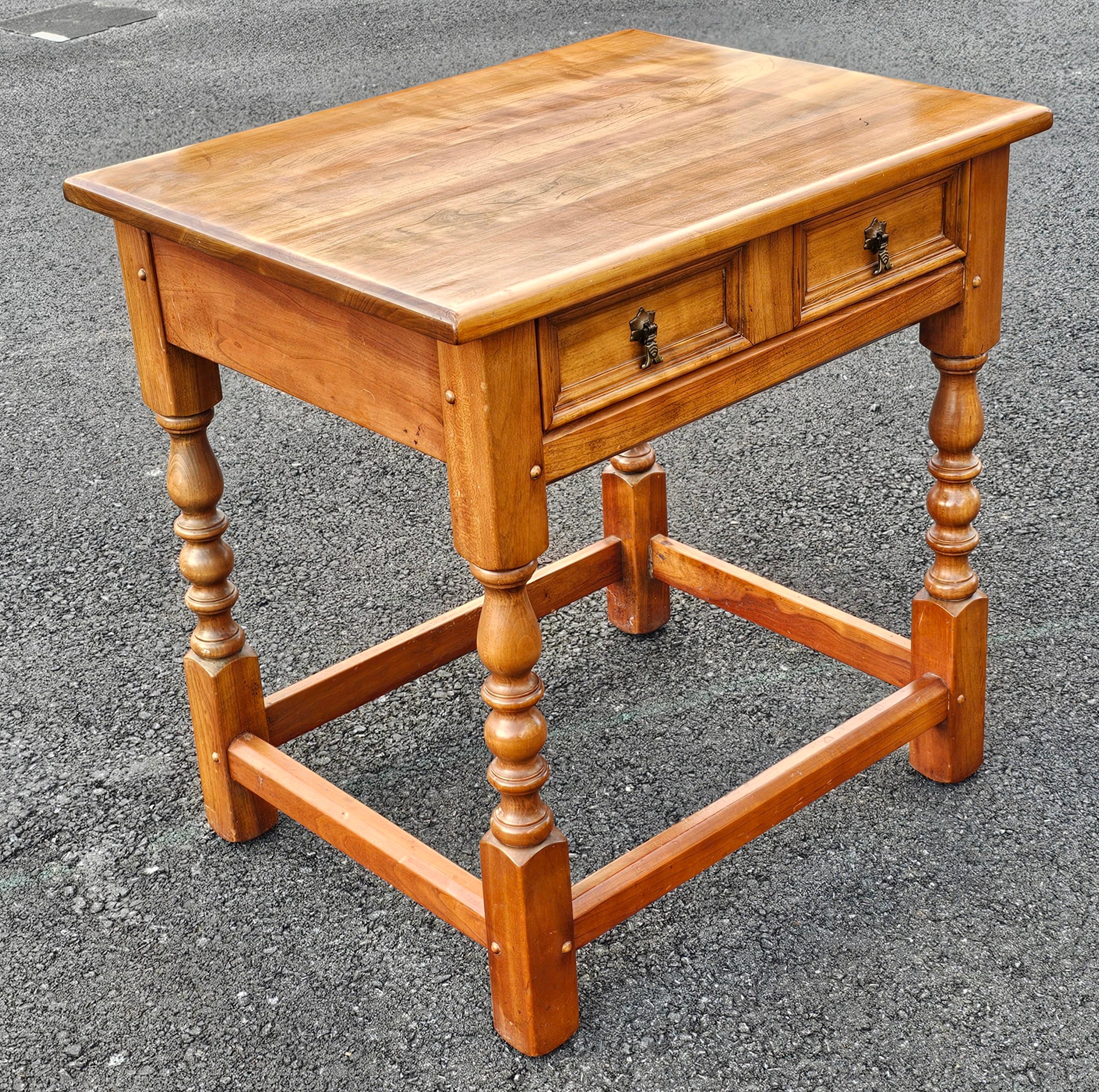 Table d'appoint à un tiroir en cerisier massif Stickley de la fin du XXe siècle en vente 1